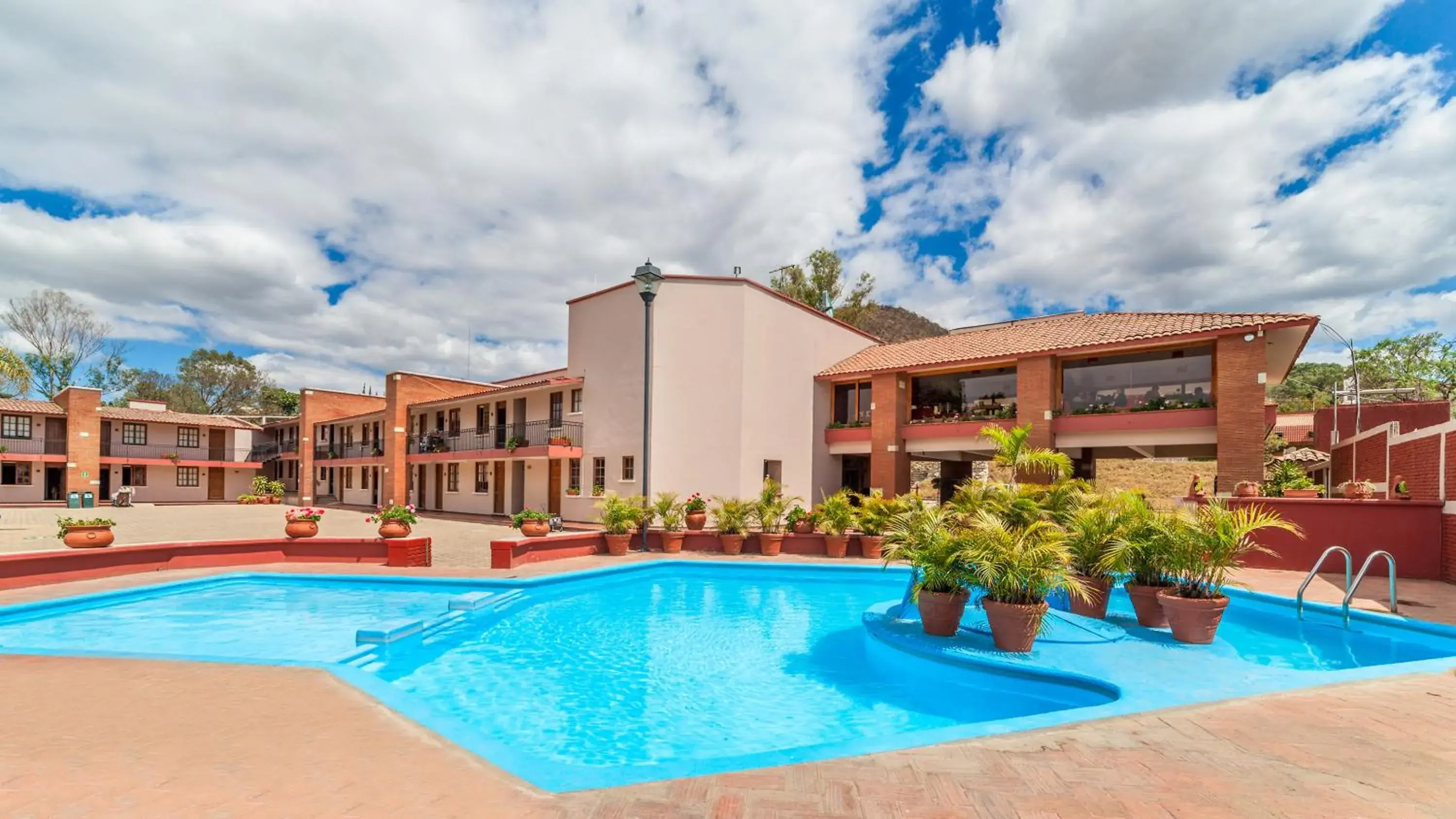 Swimming pool in Villas del Sol Hotel & Bungalows