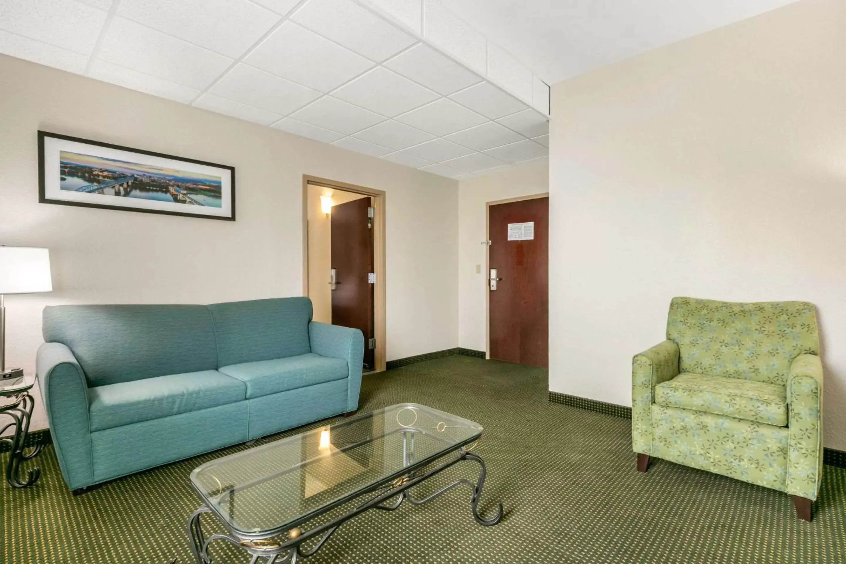 Photo of the whole room, Seating Area in Quality Inn Monteagle TN