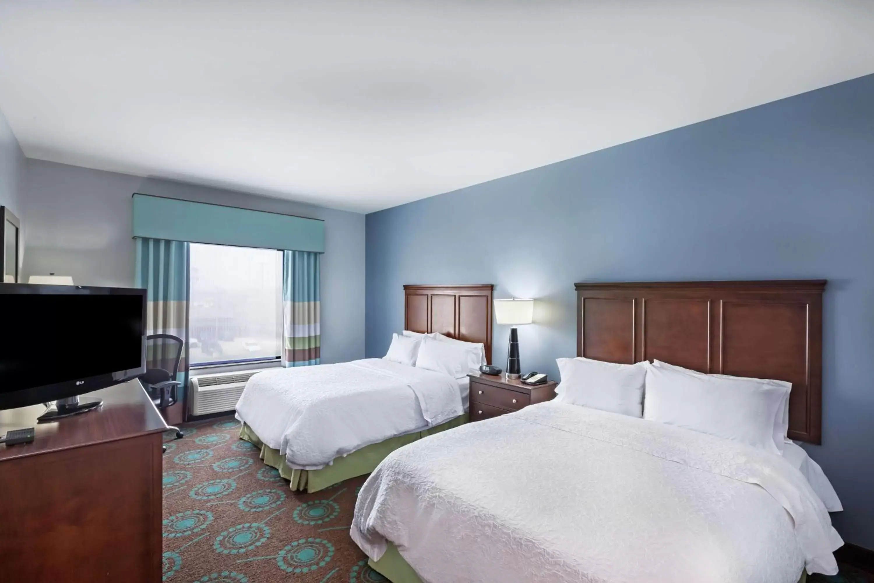Bed in Hampton Inn & Suites Shreveport/Bossier City at Airline Drive