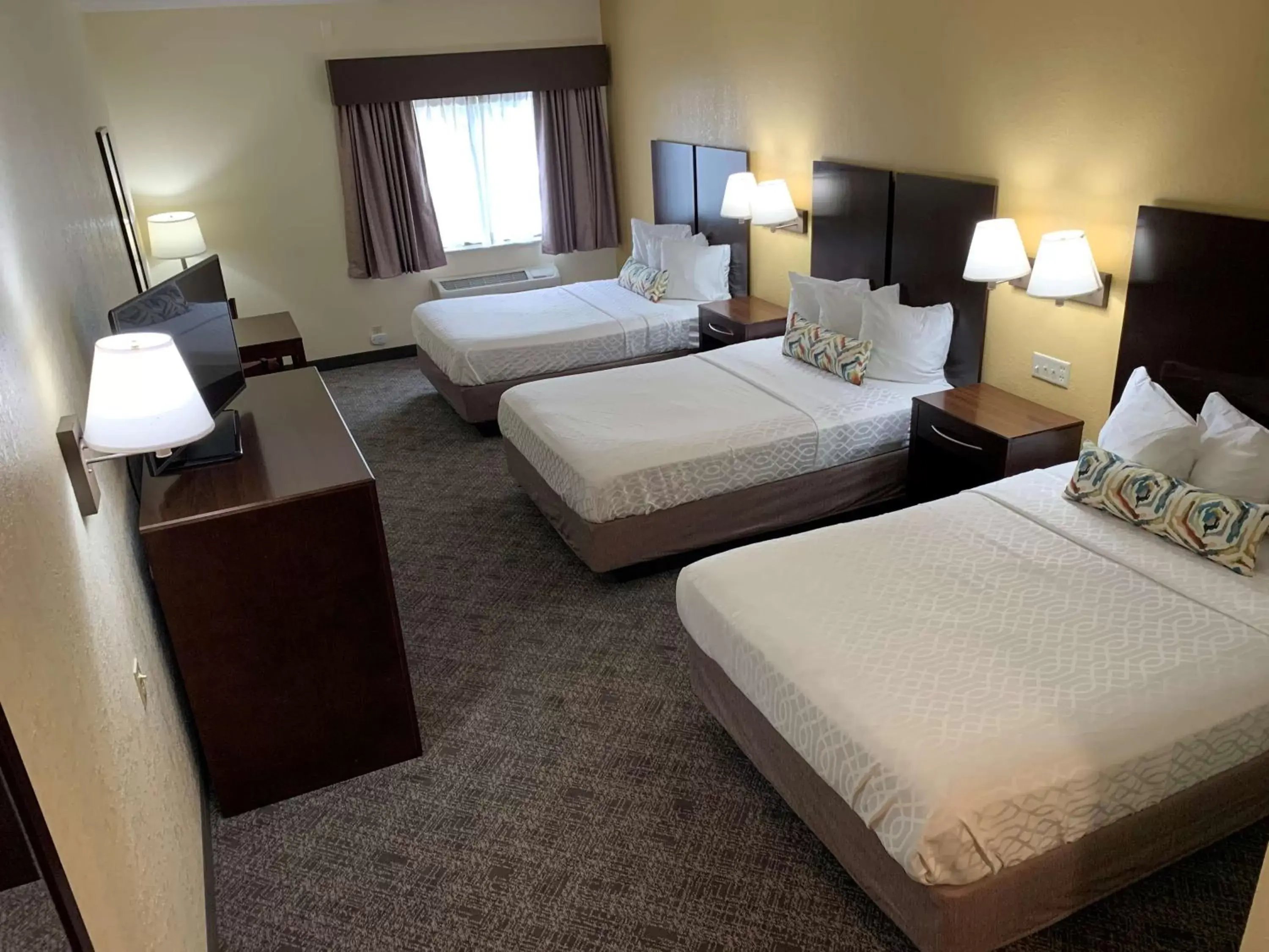 Photo of the whole room, Bed in Best Western Port Clinton