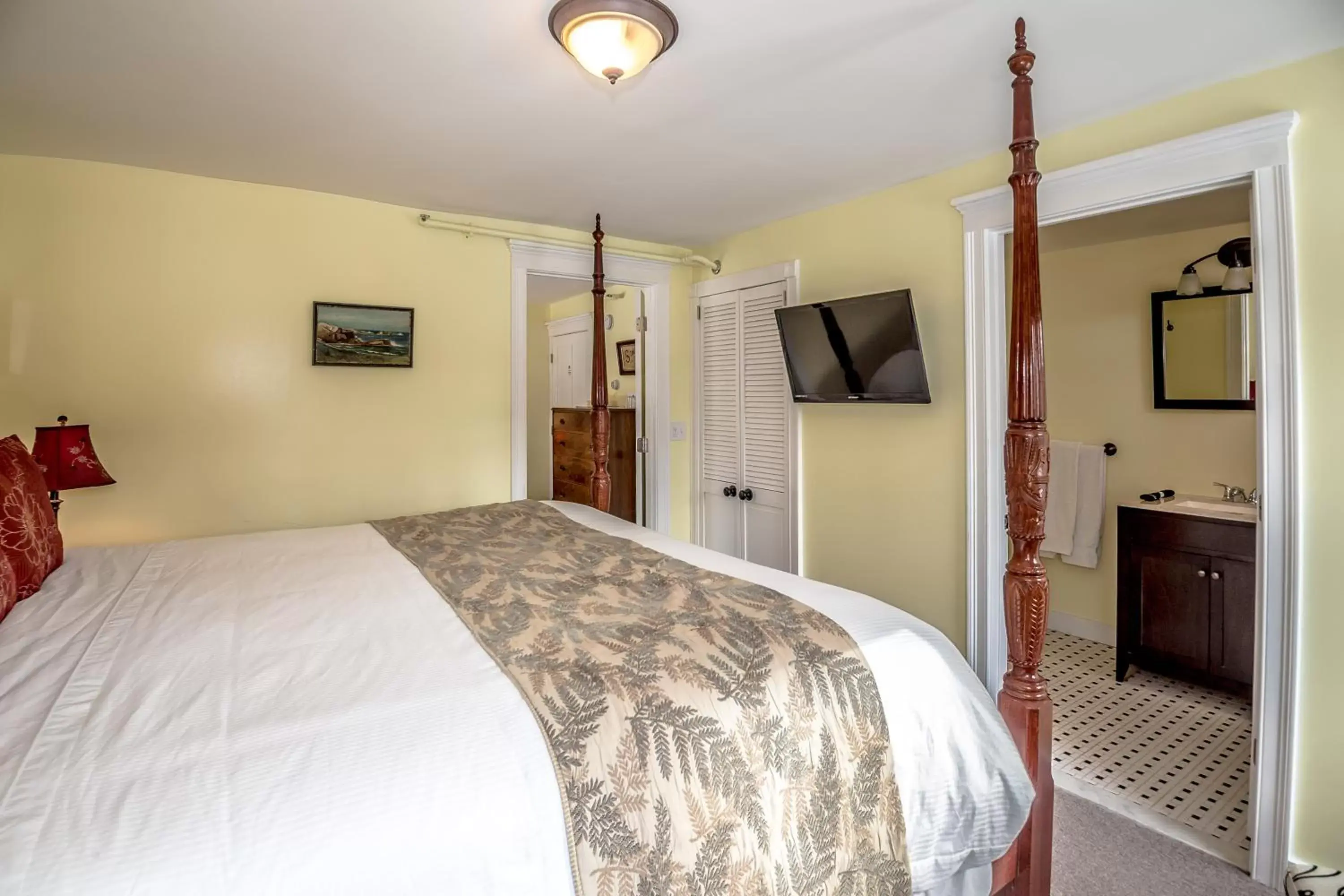 Bedroom, Bed in Cranmore Inn and Suites, a North Conway boutique hotel
