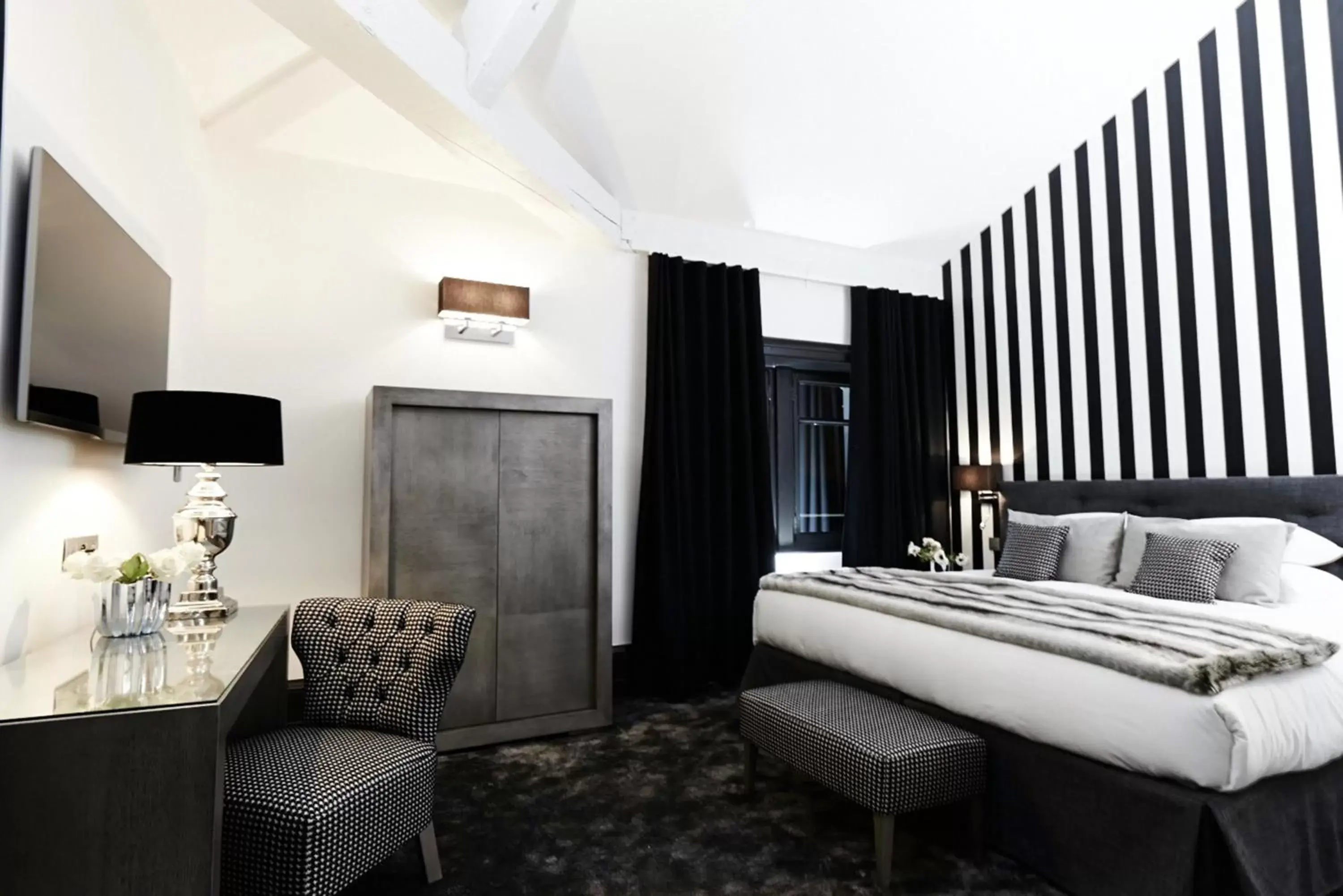 Photo of the whole room, Bed in Maison D'Anthouard