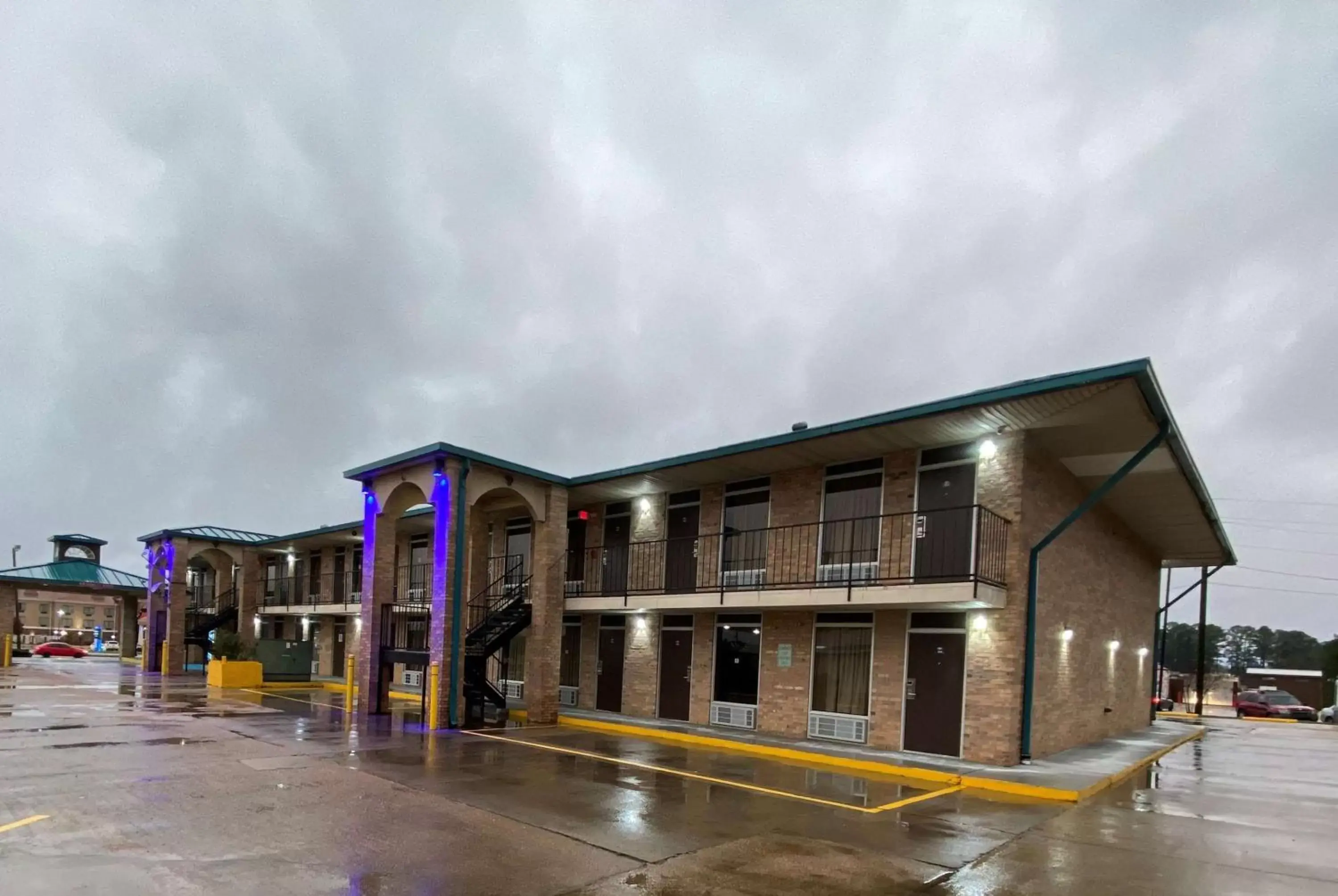 Property building in Days Inn by Wyndham Forest Property building in Days Inn by Wyndham Forest