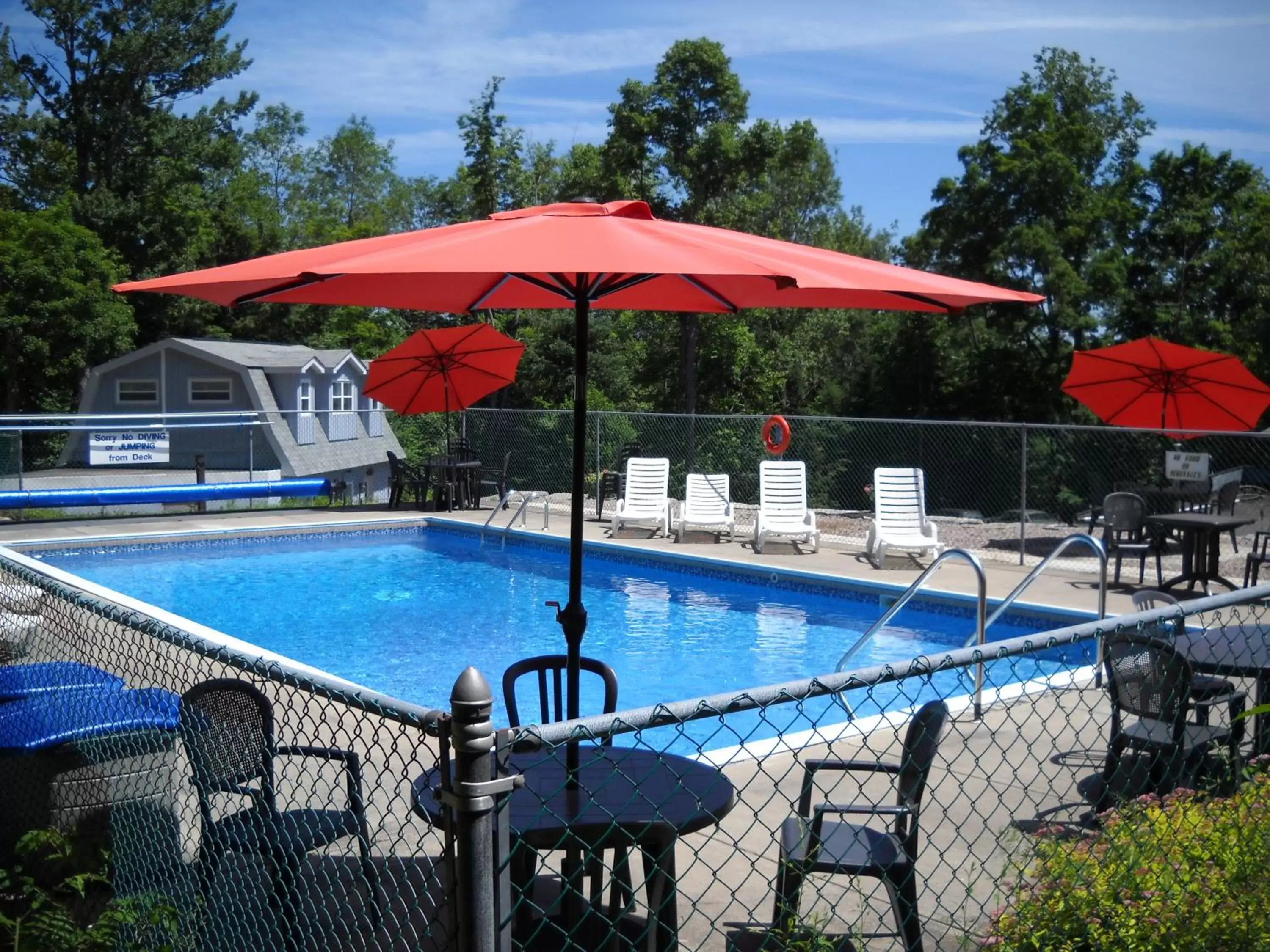 Pool view, Swimming Pool in Lakeview Motel