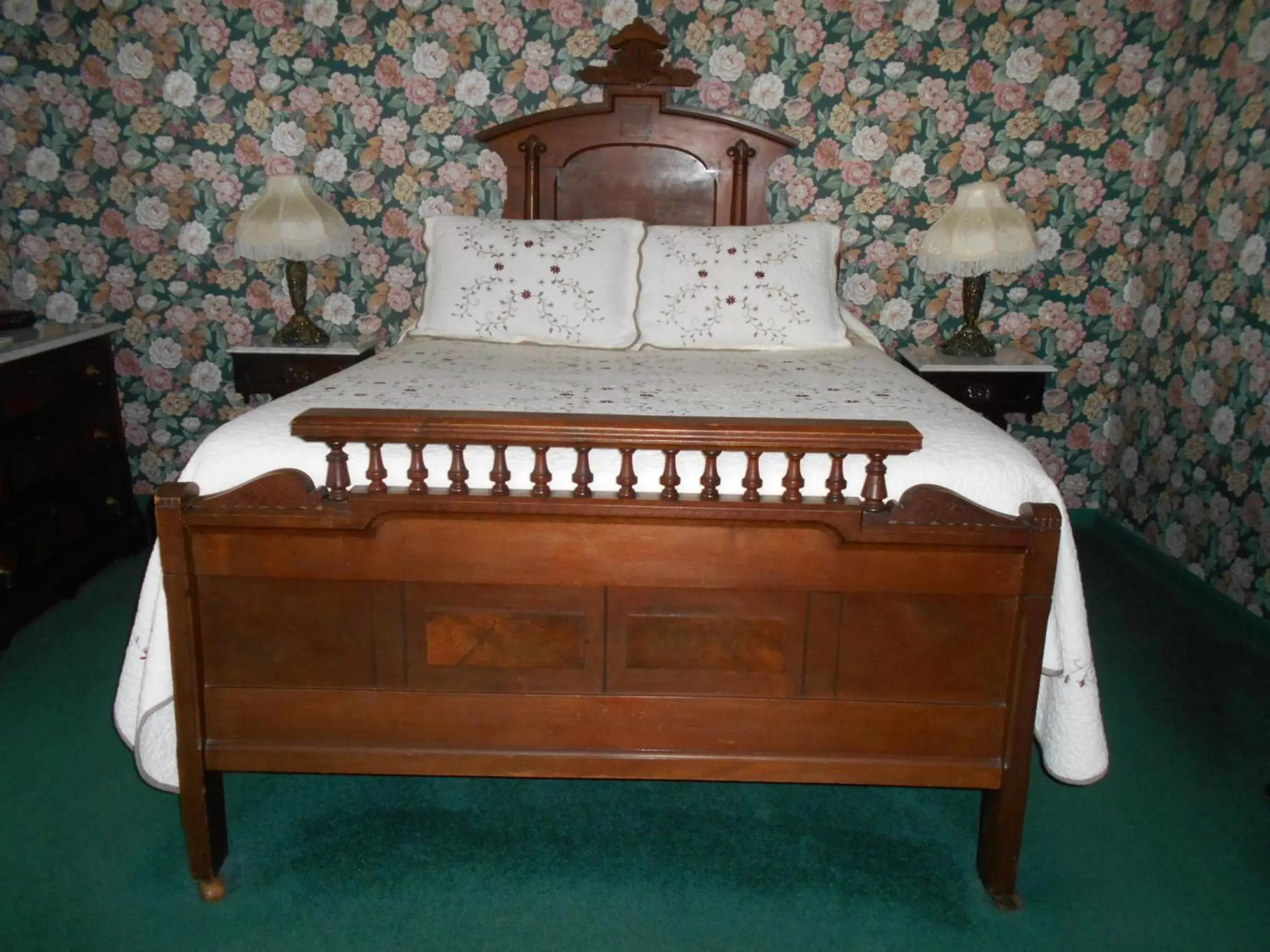 Bed in West Ridge Bed & Breakfast