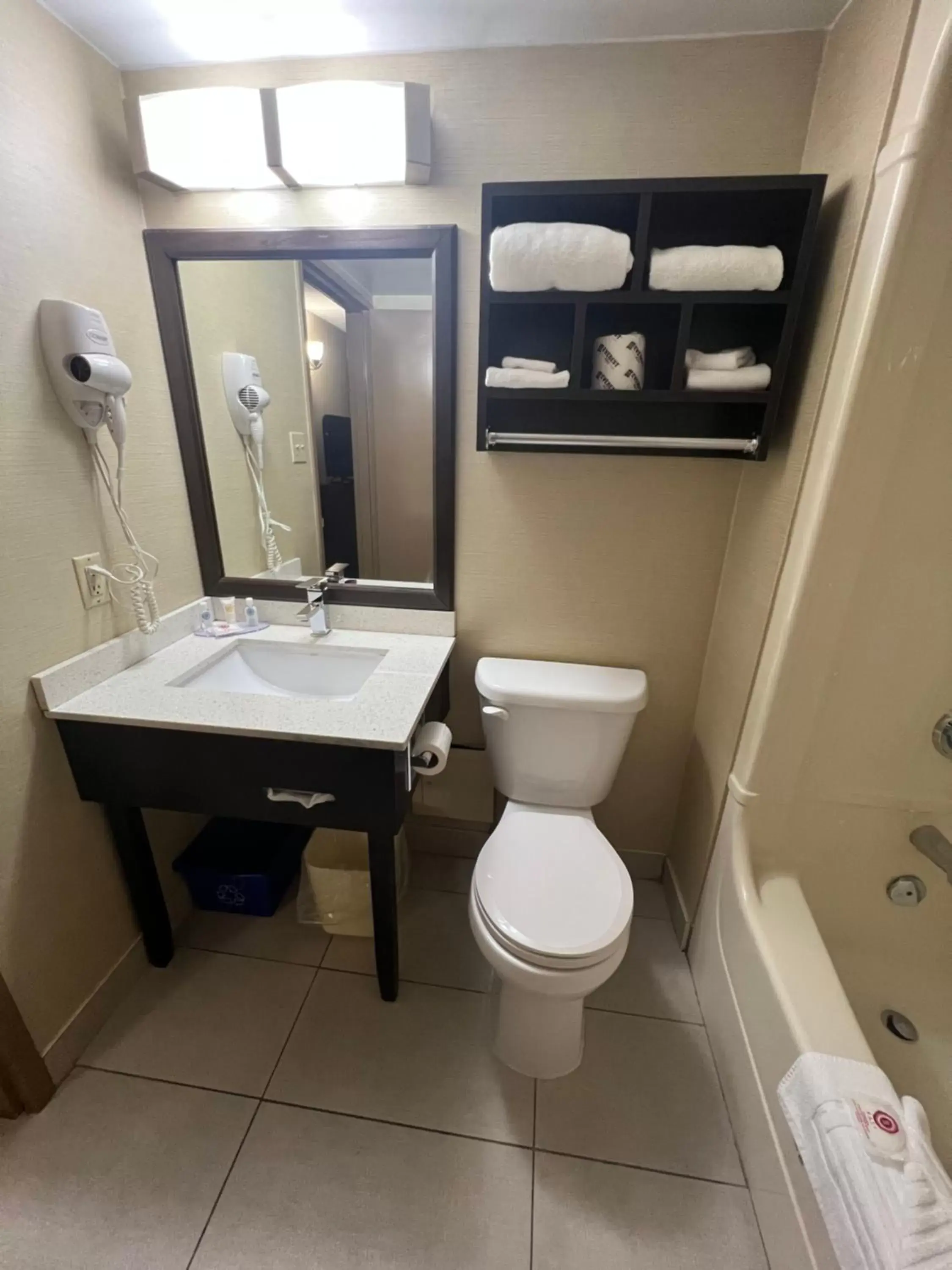 Bathroom in Comfort Inn Cornwall