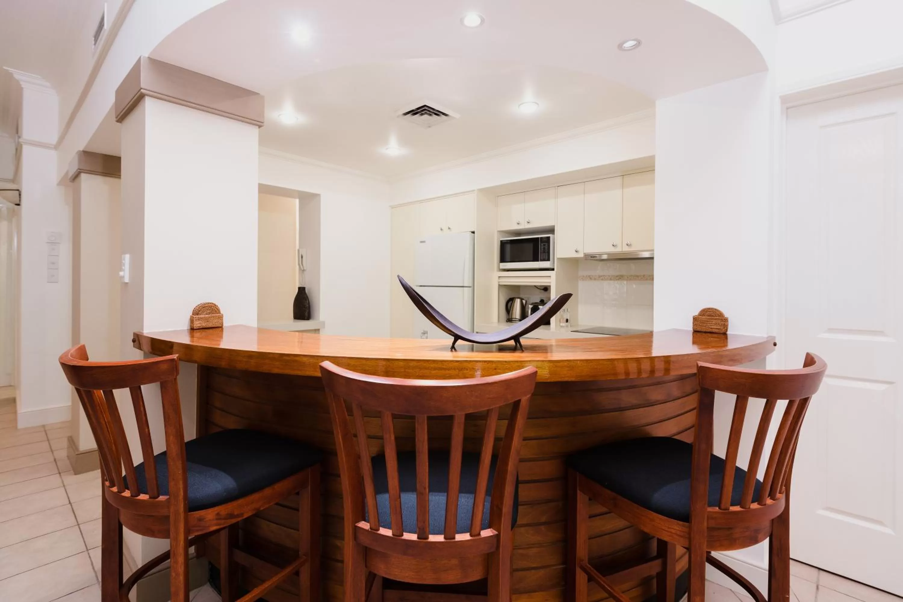 Kitchen or kitchenette in Villa Beach Palm Cove