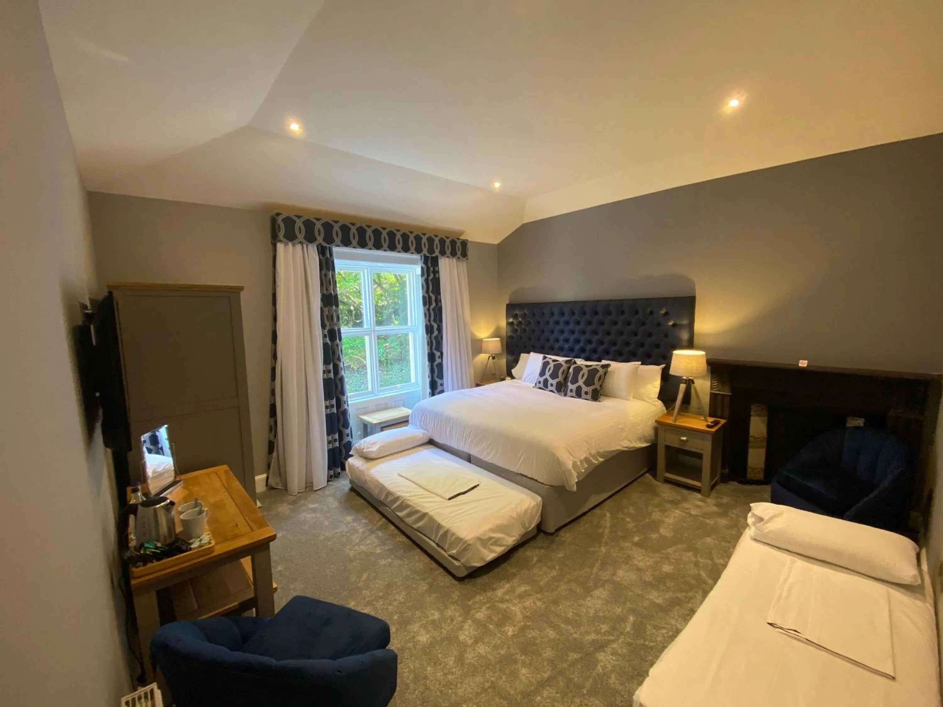 Family, Bed in Aberdunant Hall