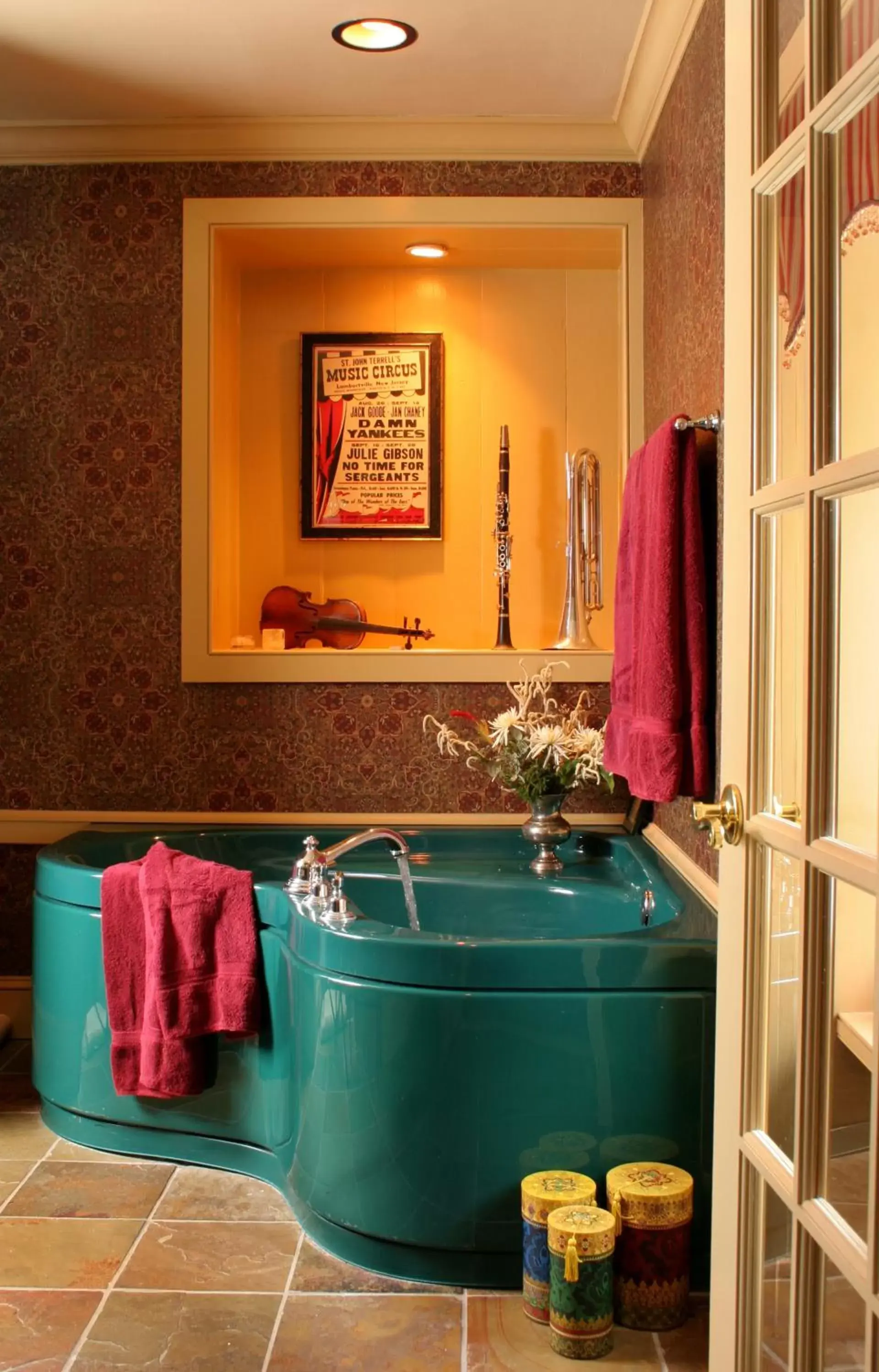 Deluxe Queen Room in Woolverton Inn Deluxe Queen Room in Woolverton Inn