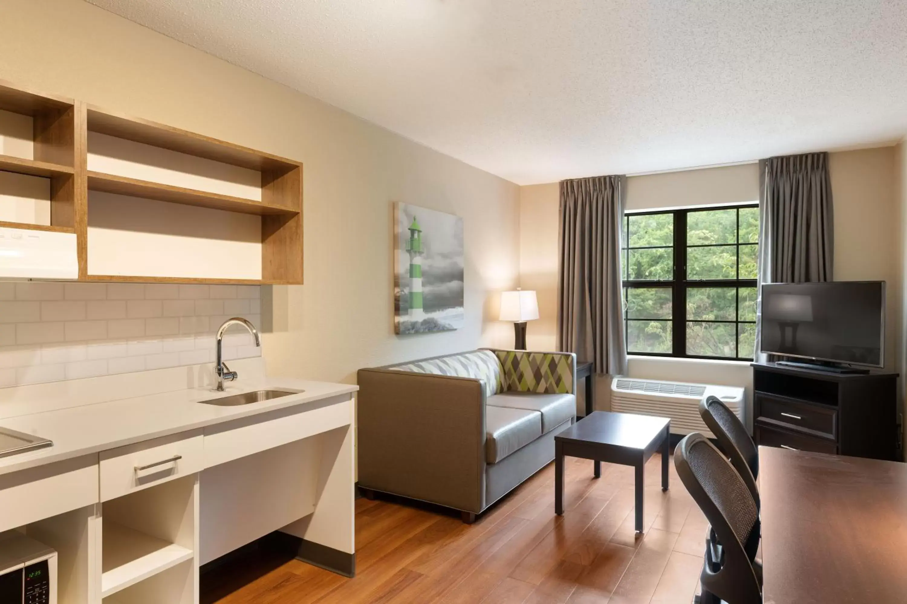 TV and multimedia in Extended Stay America Premier Suites - Charlotte - Pineville - Pineville Matthews Rd.