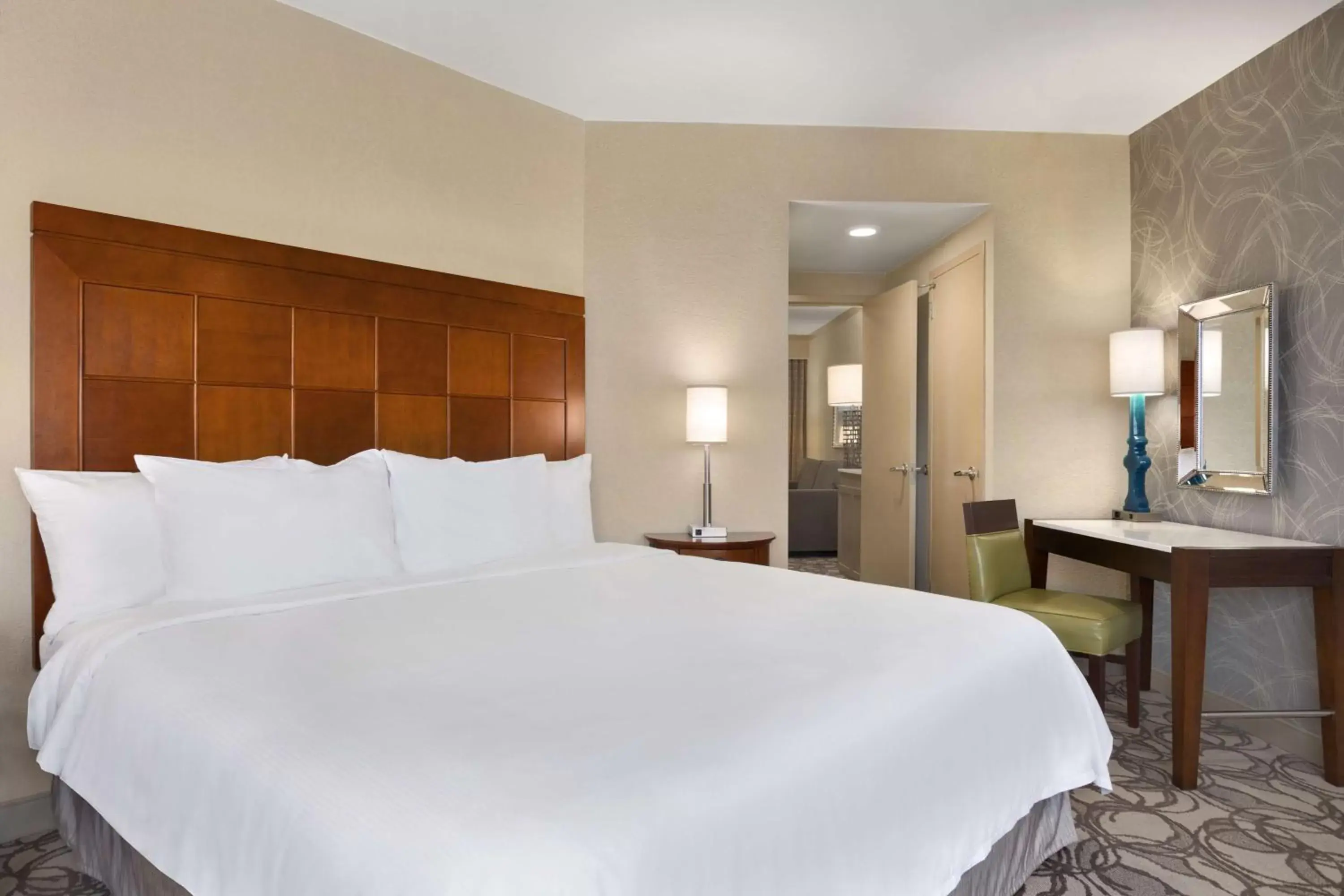 Bed in Embassy Suites San Antonio Airport