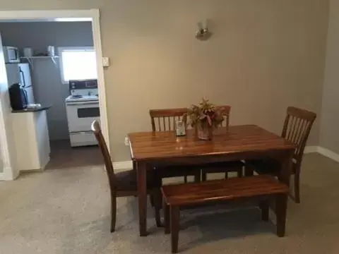 Dining Area in Restland Motel