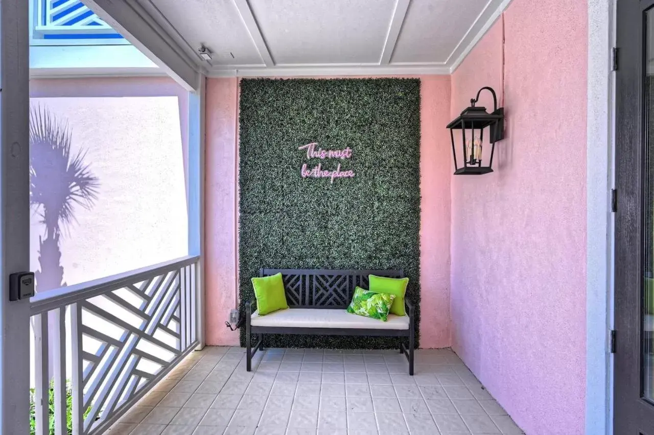 Lobby or reception in The Oleander Hotel Room 8