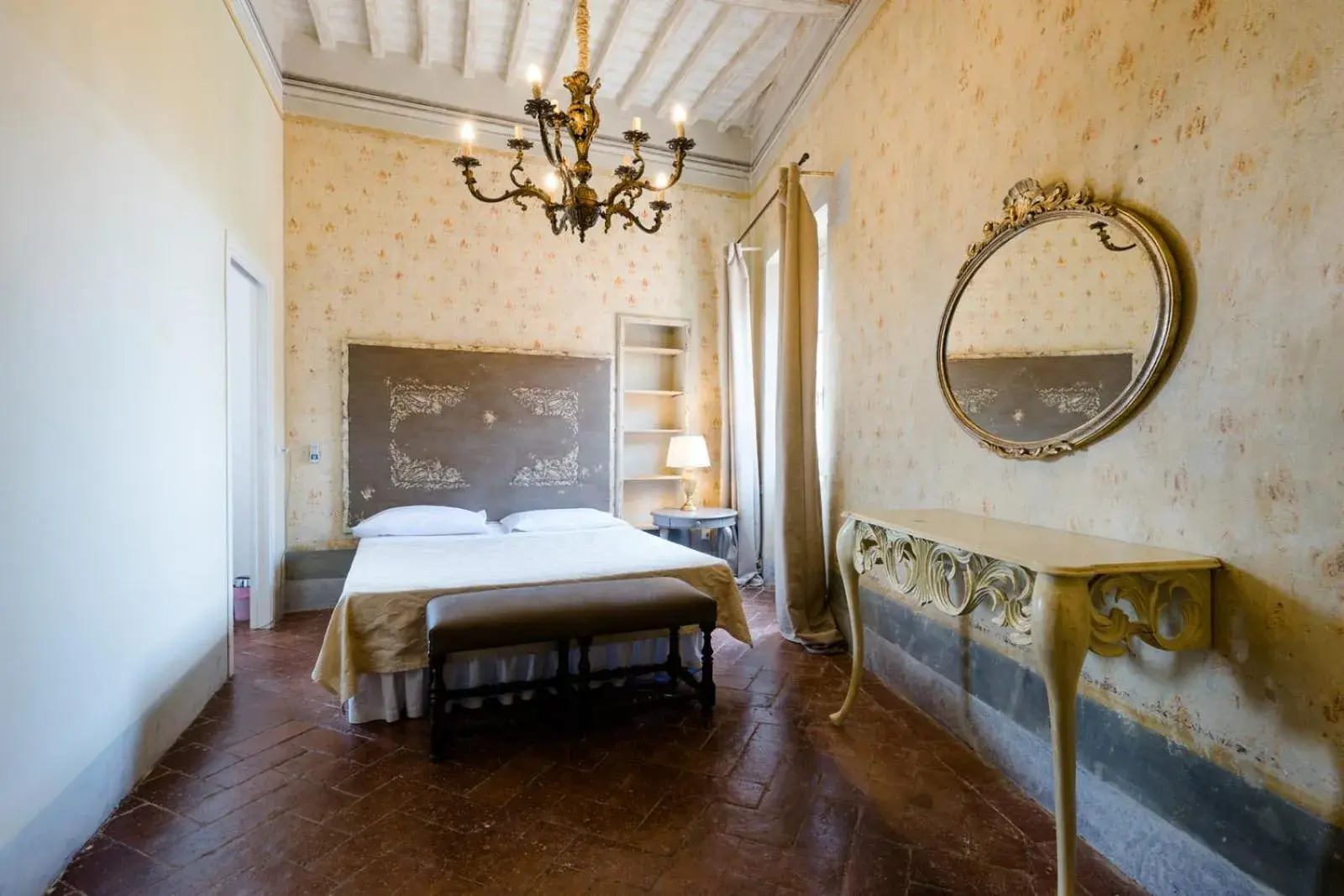 Bedroom in Hotel Villa Sermolli