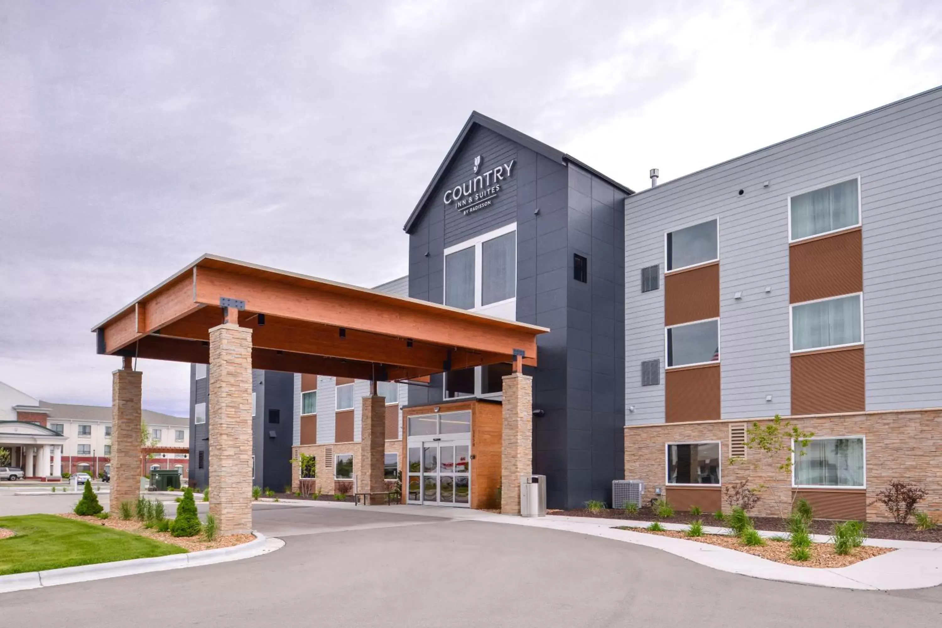 Property Building in Country Inn & Suites by Radisson, Ft. Atkinson, WI