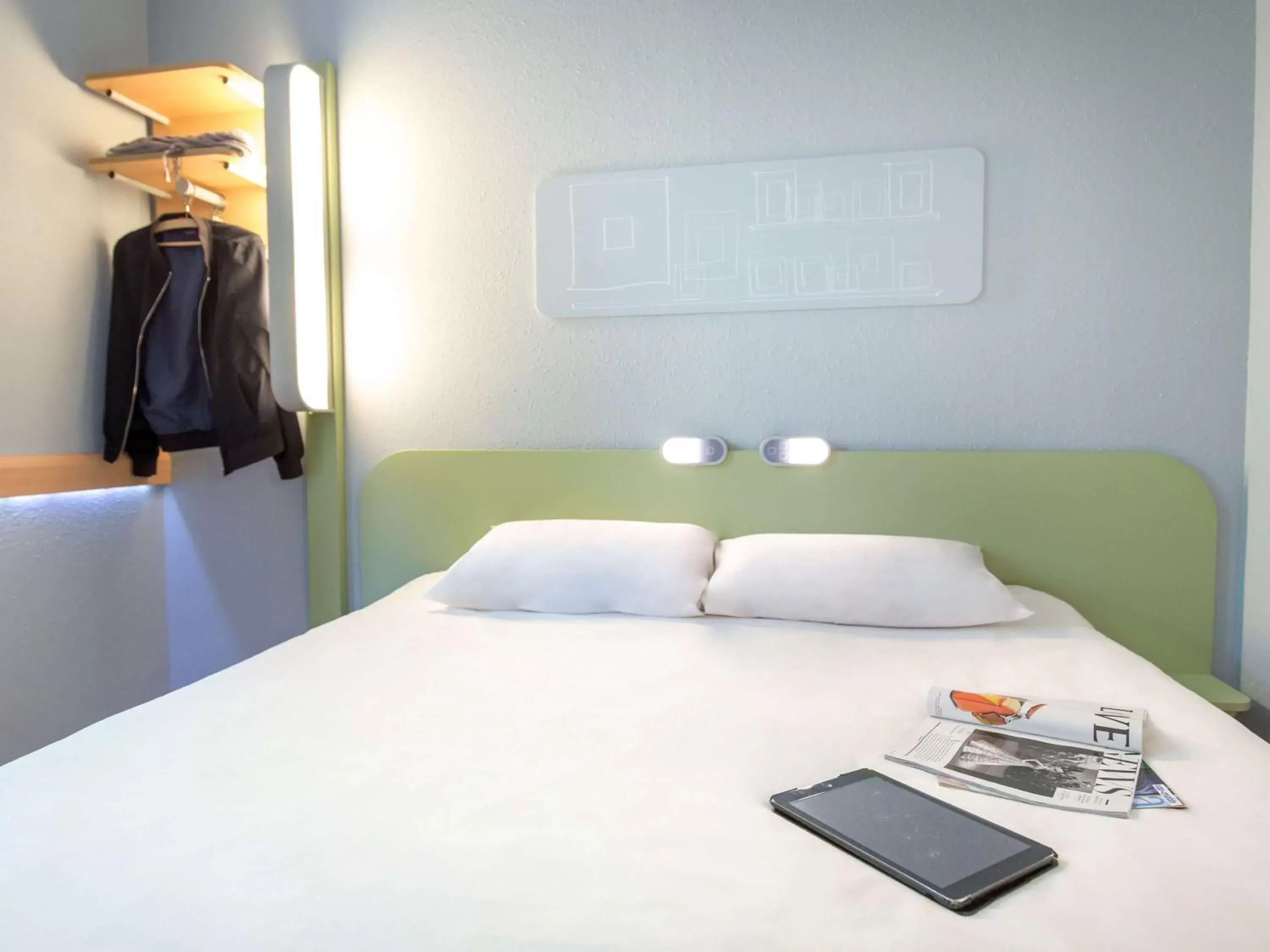 Photo of the whole room, Bed in ibis budget Brignoles Provence Photo of the whole room, Bed in ibis budget Brignoles Provence
