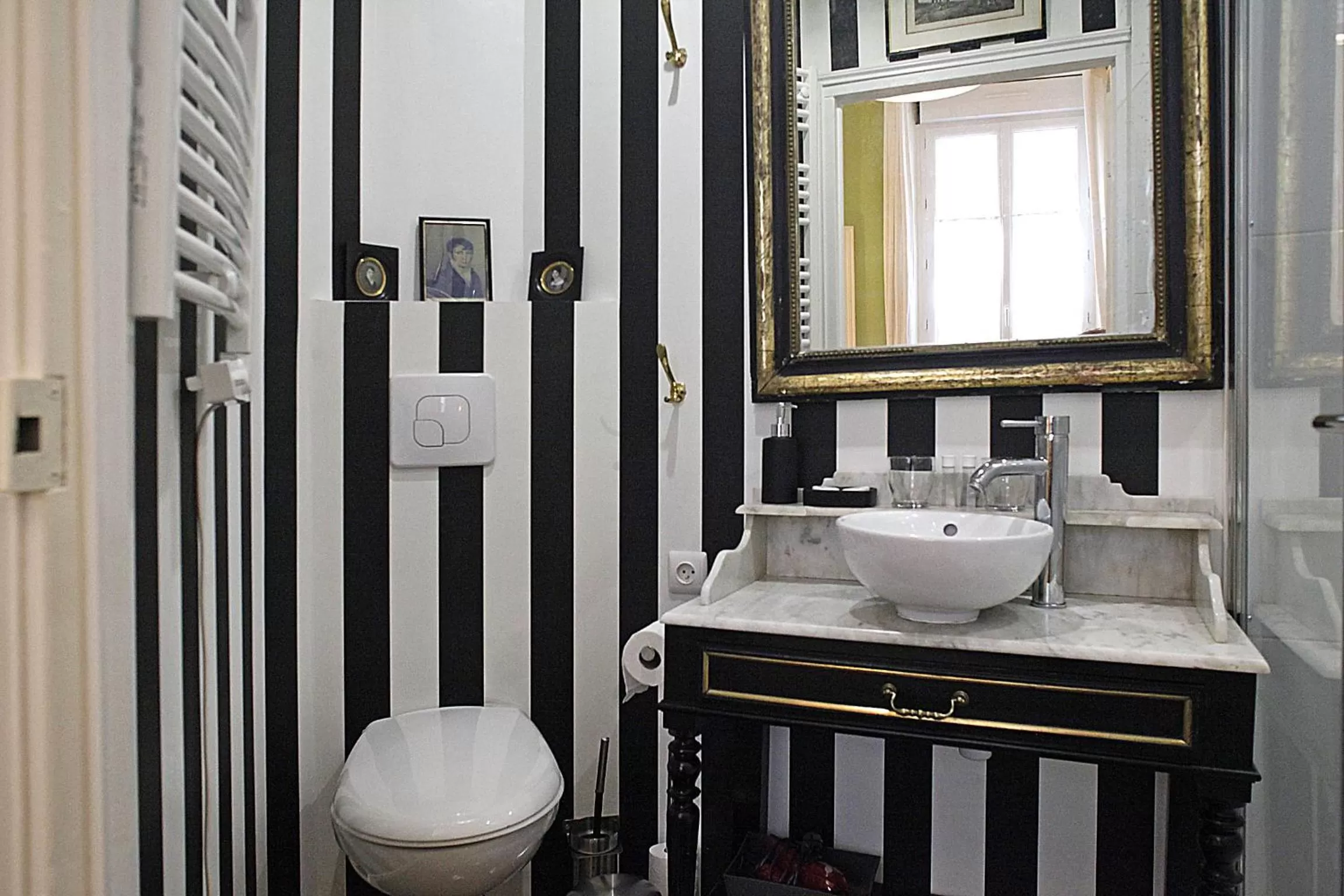 Toilet in Les Chambres de Mathilde