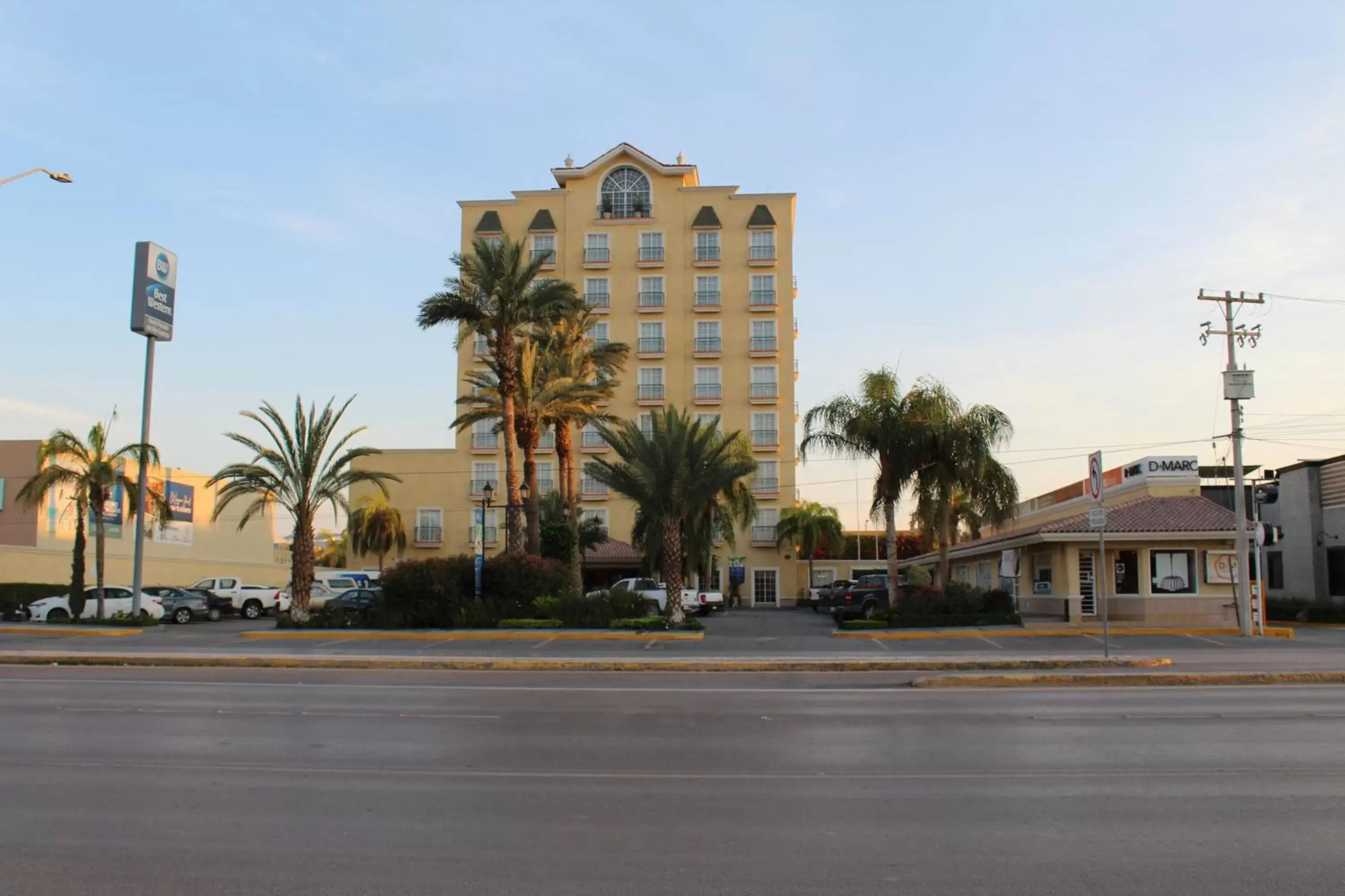 Property Building in Best Western Hotel Posada Del Rio Express