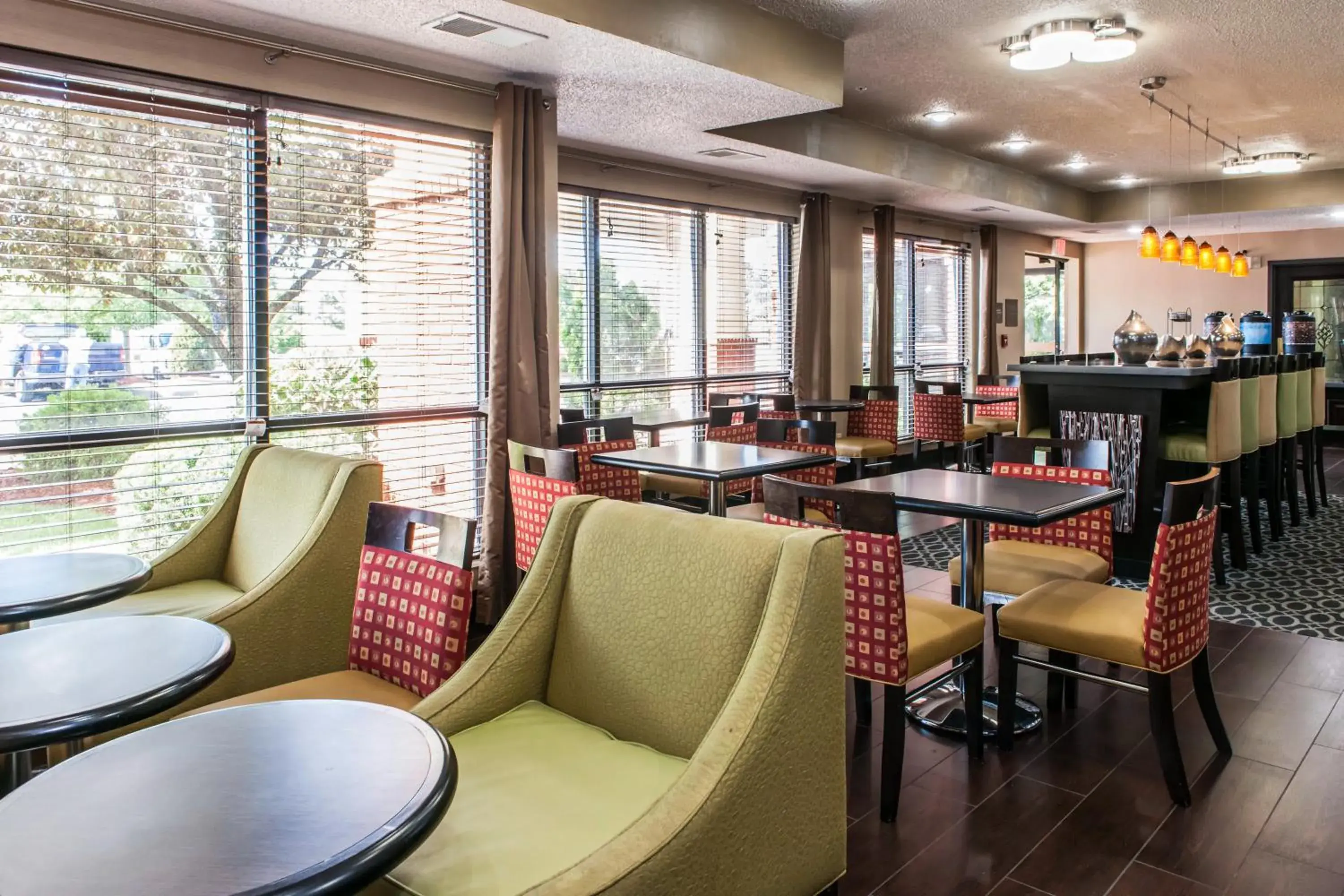 Restaurant/Places to Eat in Comfort Inn Blue Ash North