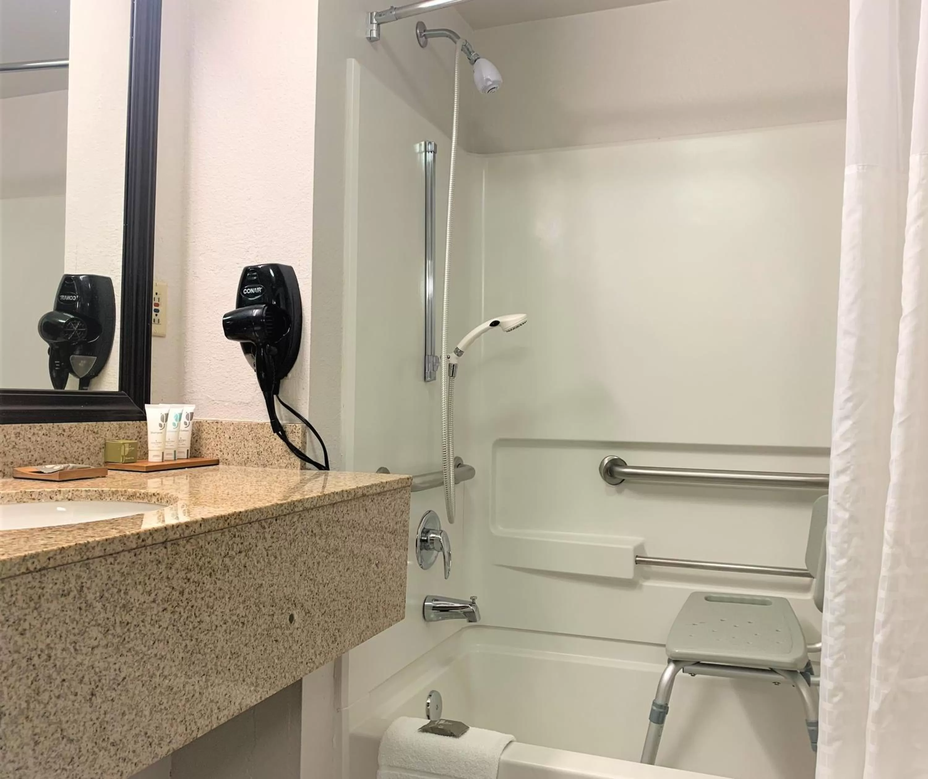 Bathroom in Country Inn & Suites by Radisson, Clarksville, TN