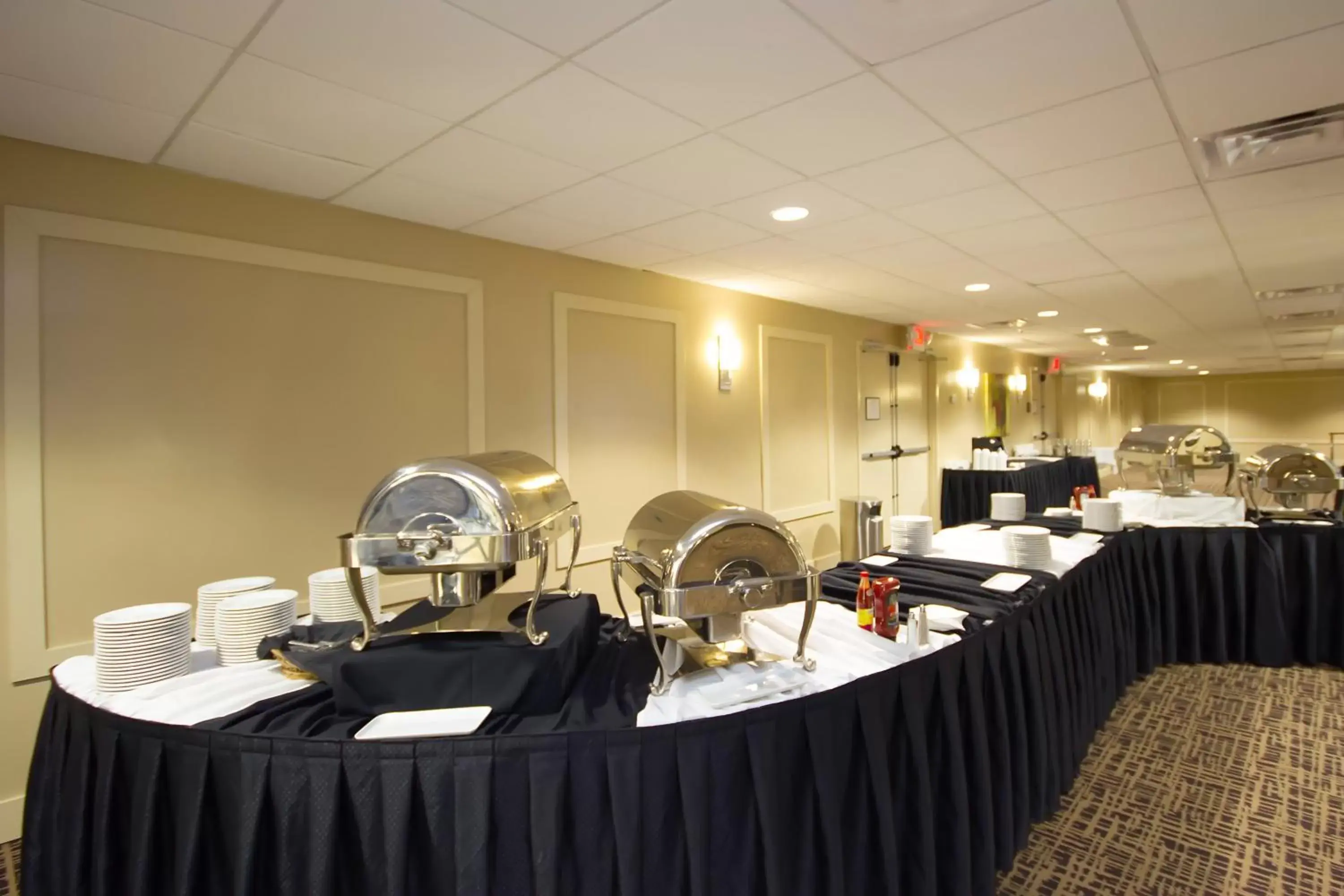 Meeting/conference room, Restaurant/Places to Eat in Holiday Inn Metairie New Orleans, an IHG Hotel