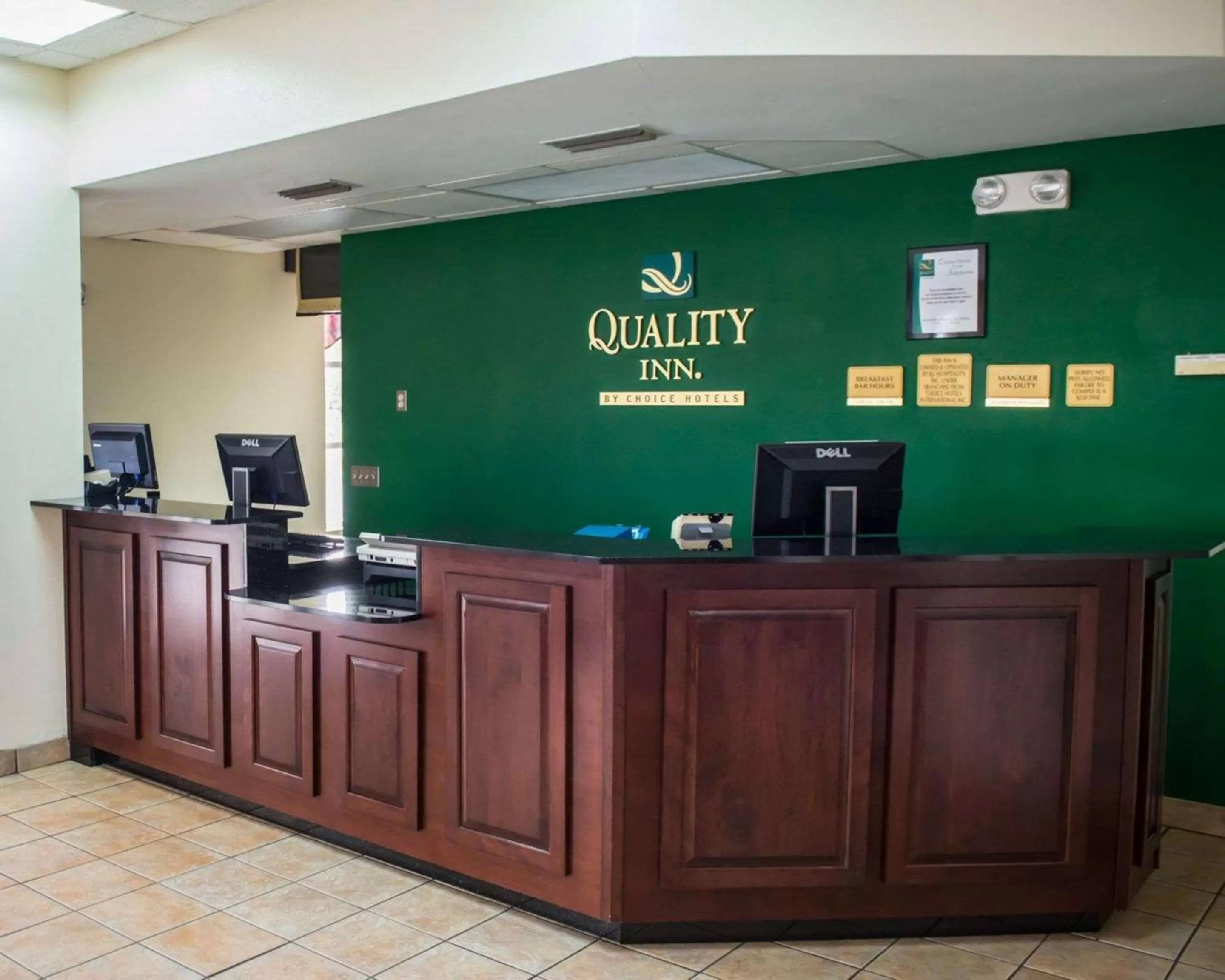 Lobby or reception in Quality Inn Chipley I-10 at Exit 120