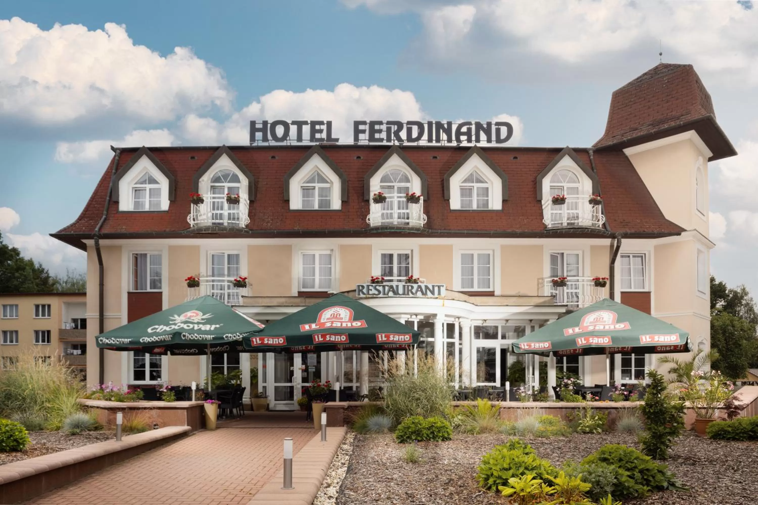 Property building in Hotel Ferdinand