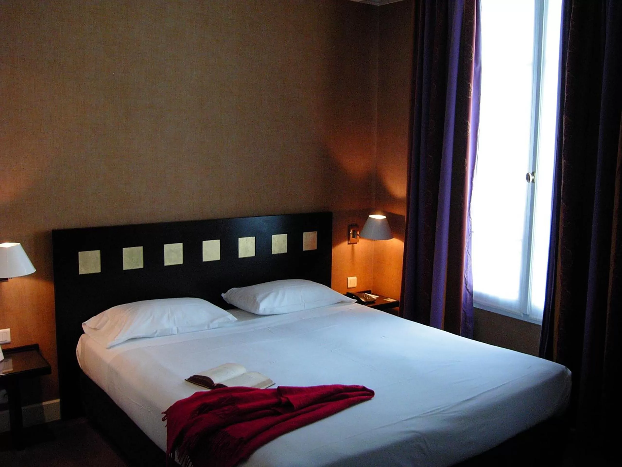 Bed in Hotel De La Jatte