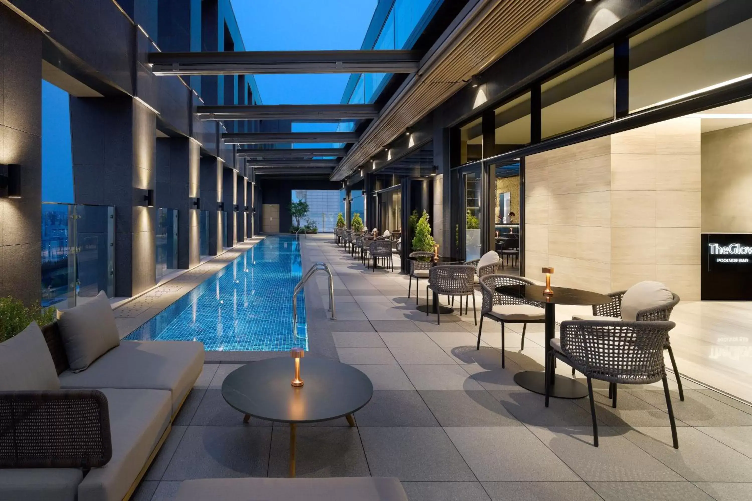 Swimming pool, Restaurant/Places to Eat in Four Points by Sheraton Suwon