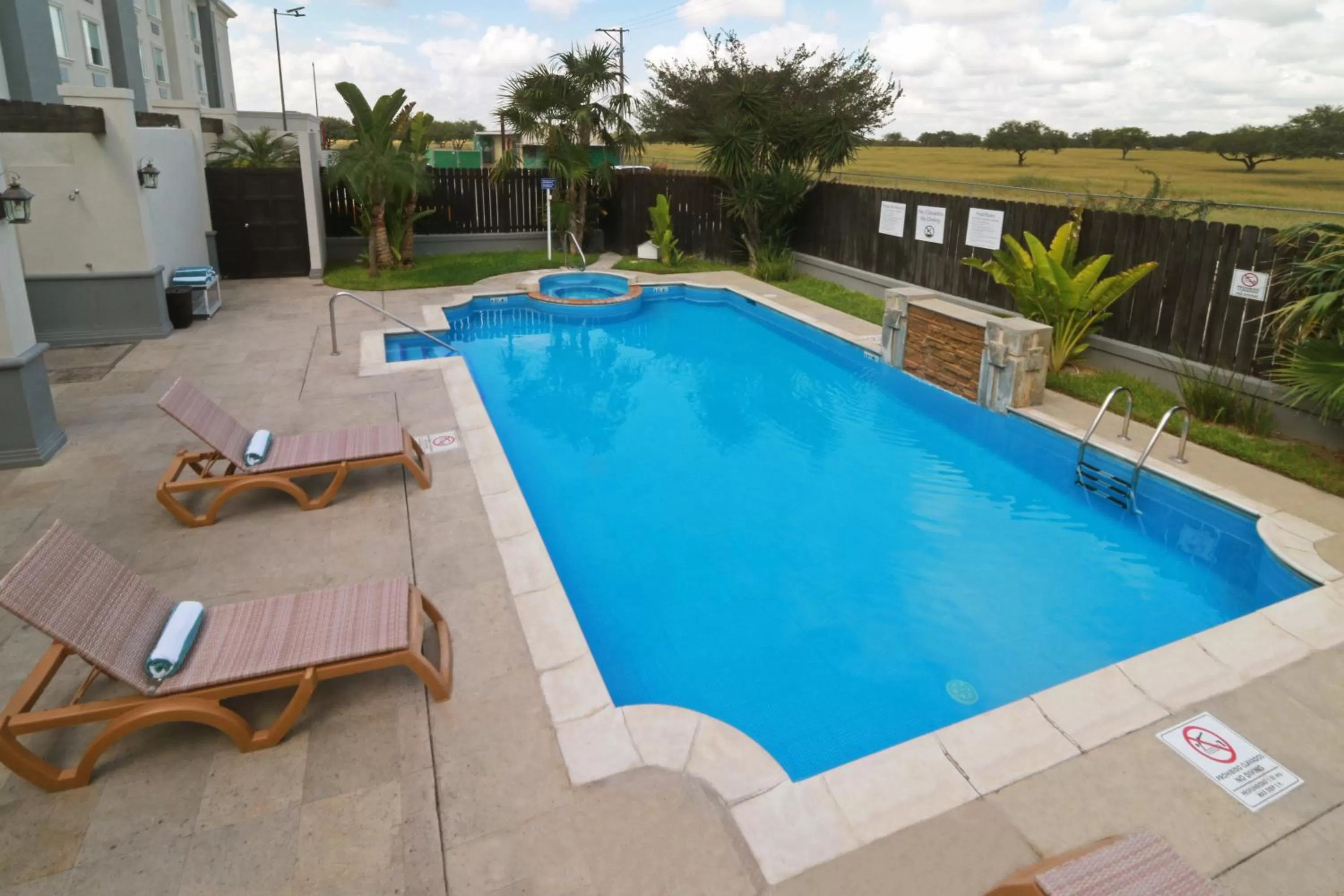 Swimming pool in Holiday Inn Reynosa Industrial Poniente by IHG