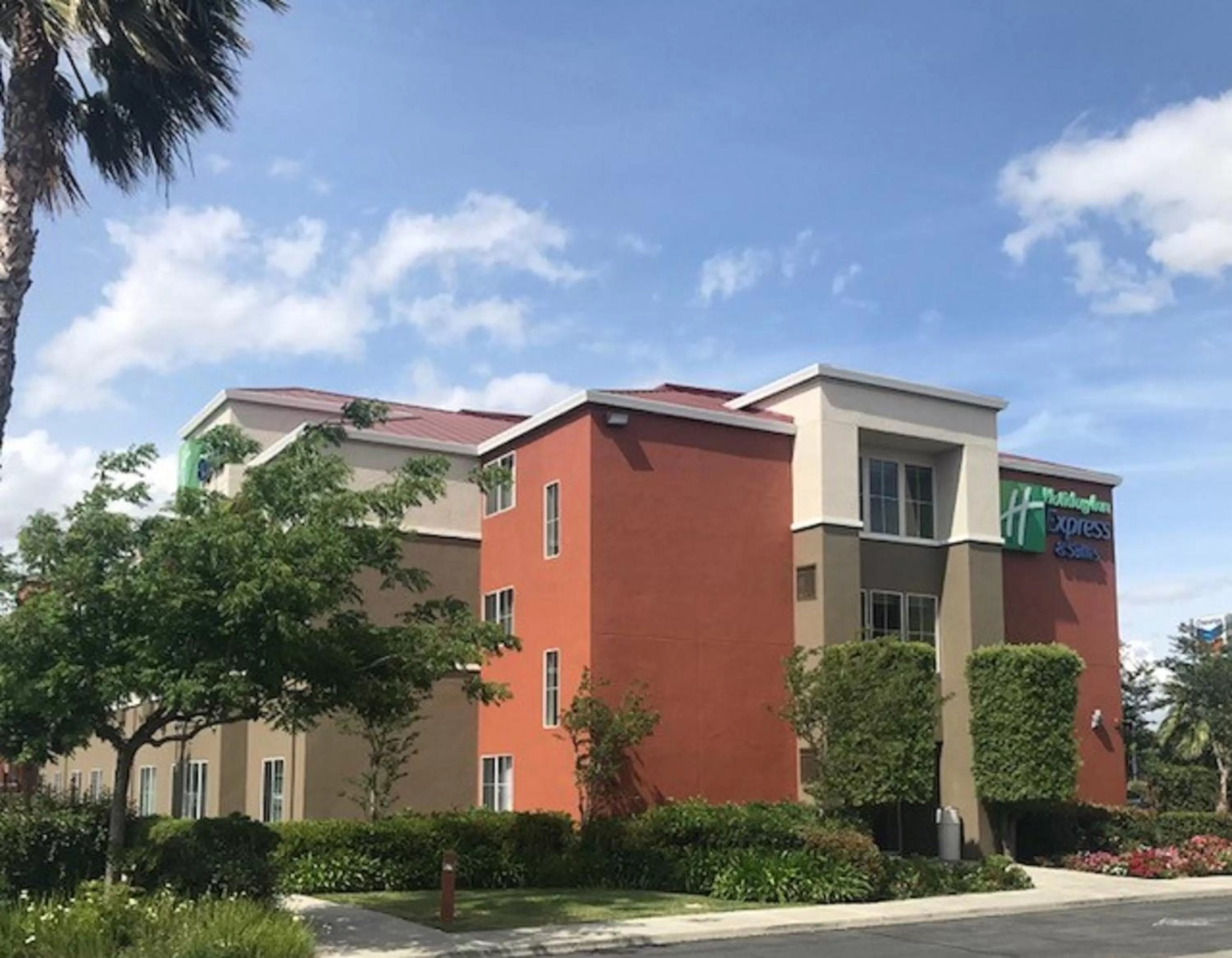 Property building in Holiday Inn Express & Suites Tracy by IHG