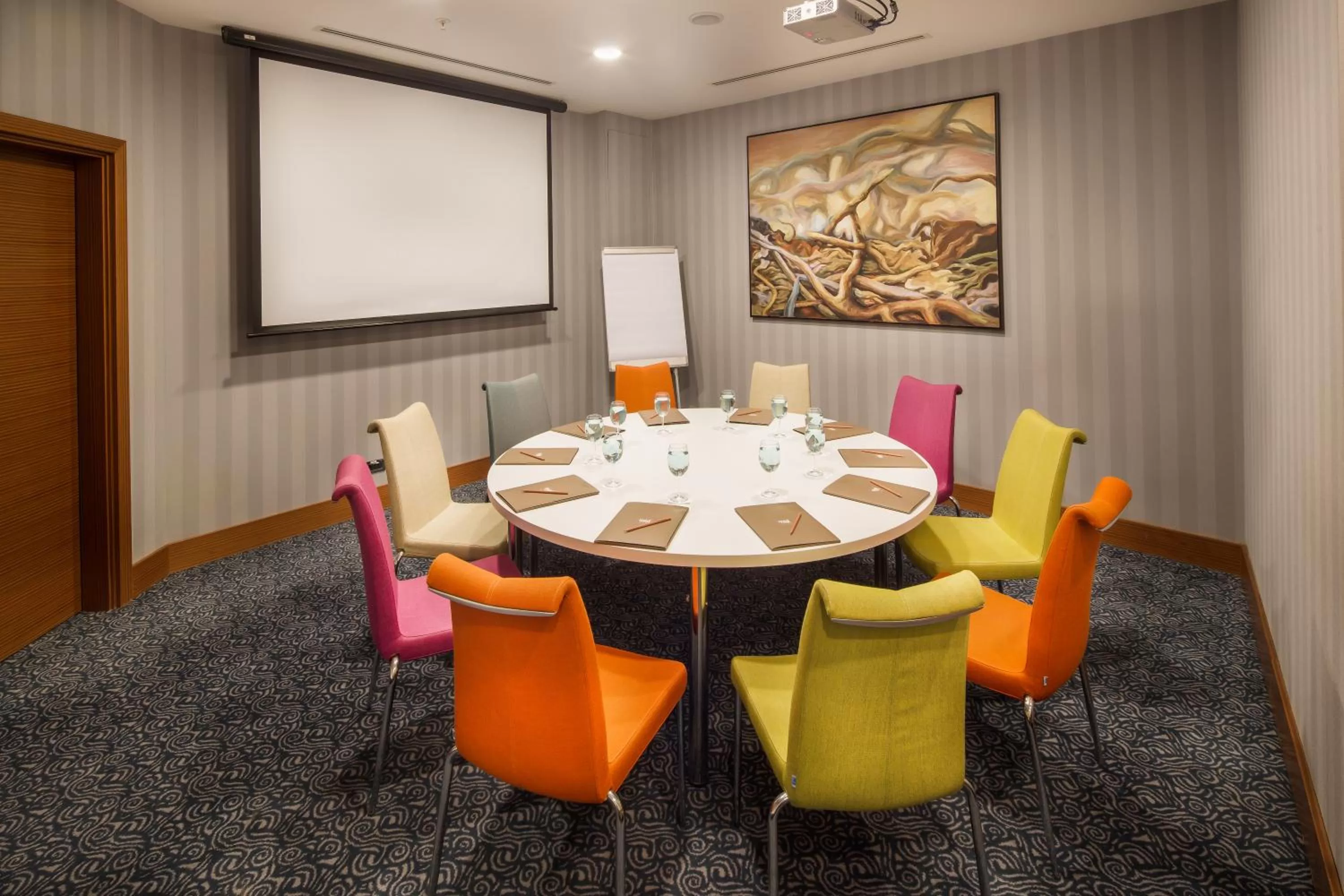 TV and multimedia in Midtown Hotel