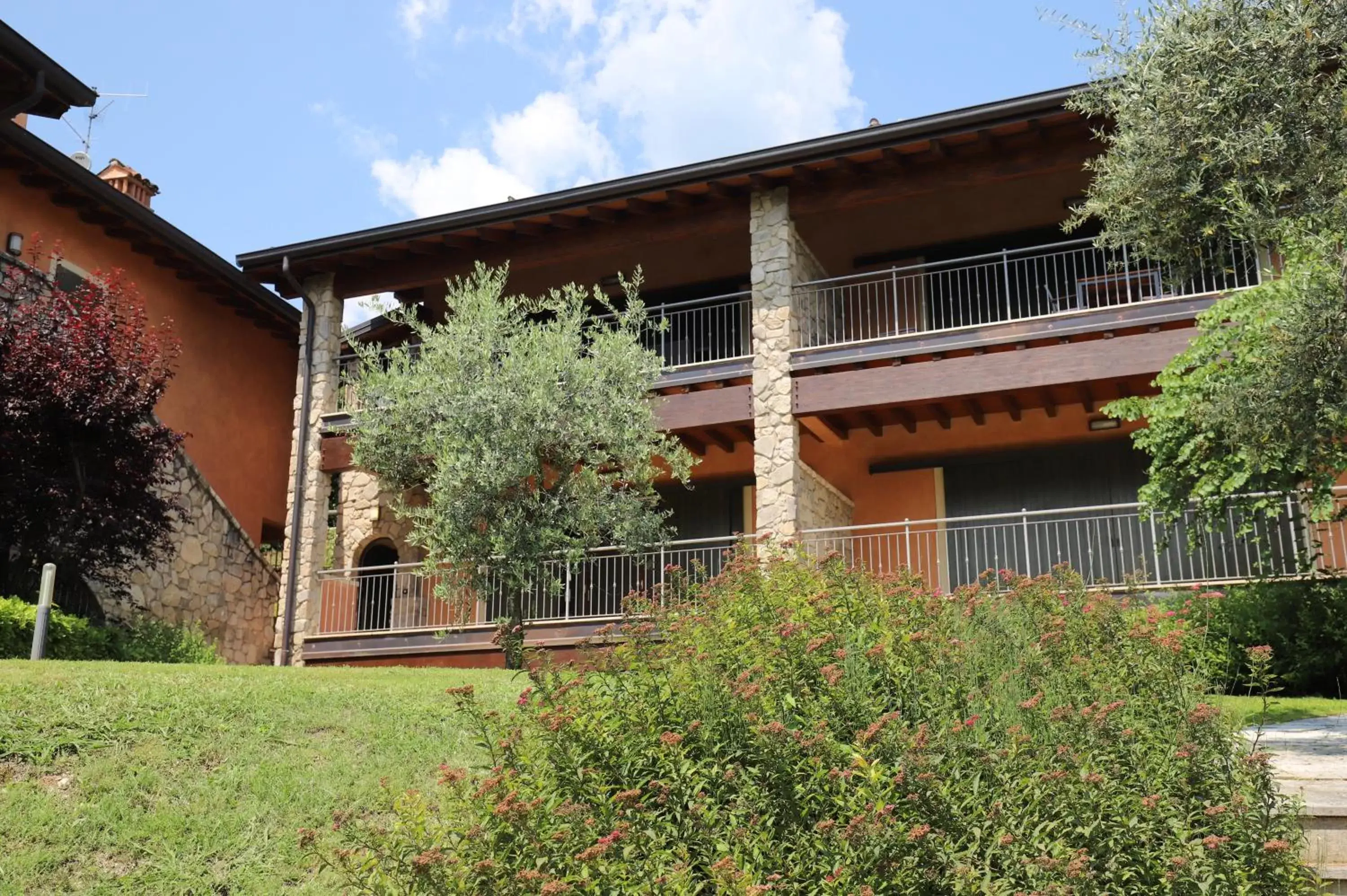 Garden, Property Building in Apartments Golf Bogliaco