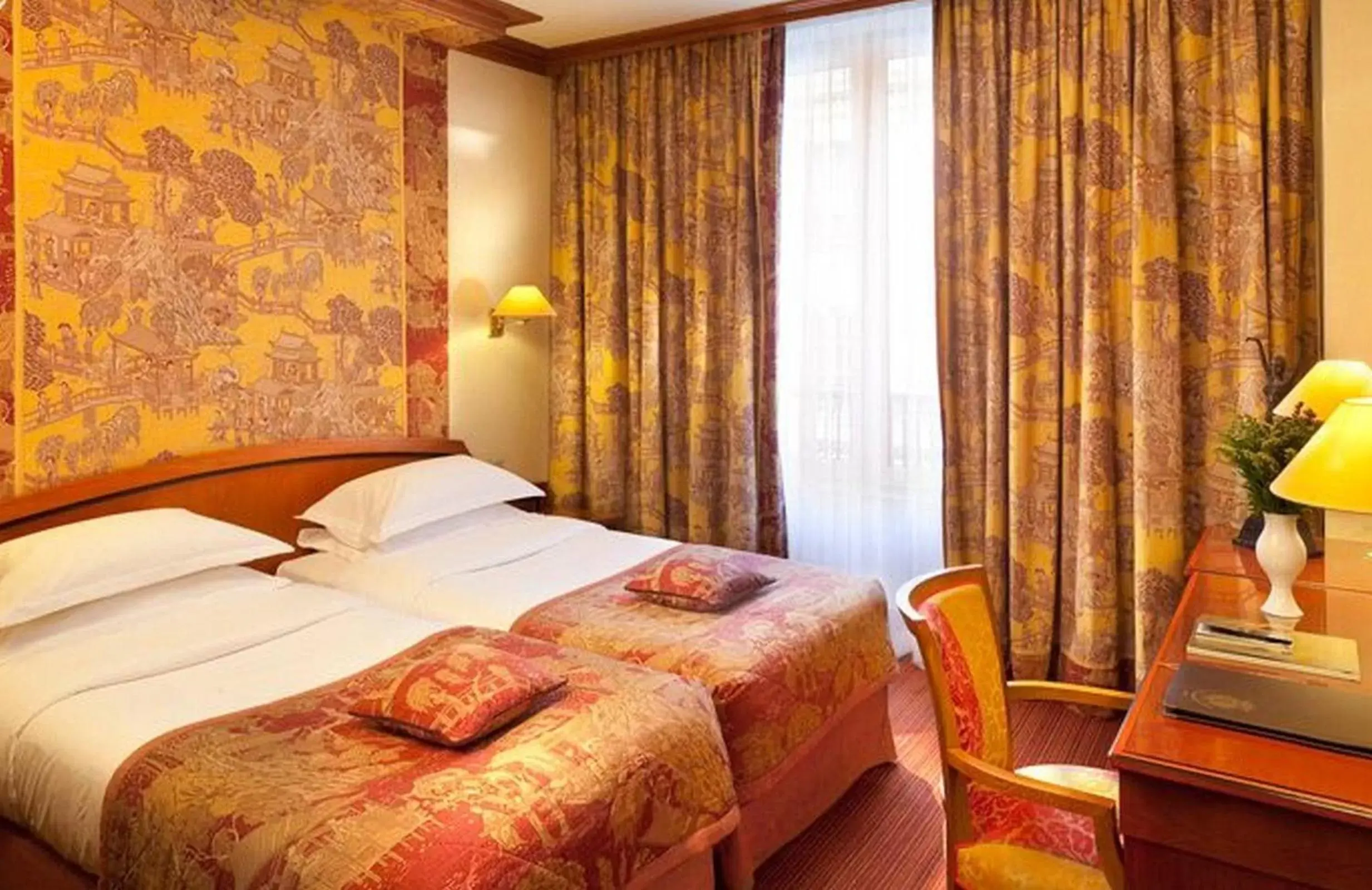 Photo of the whole room, Bed in Hôtel Horset Opéra, Best Western Premier Collection