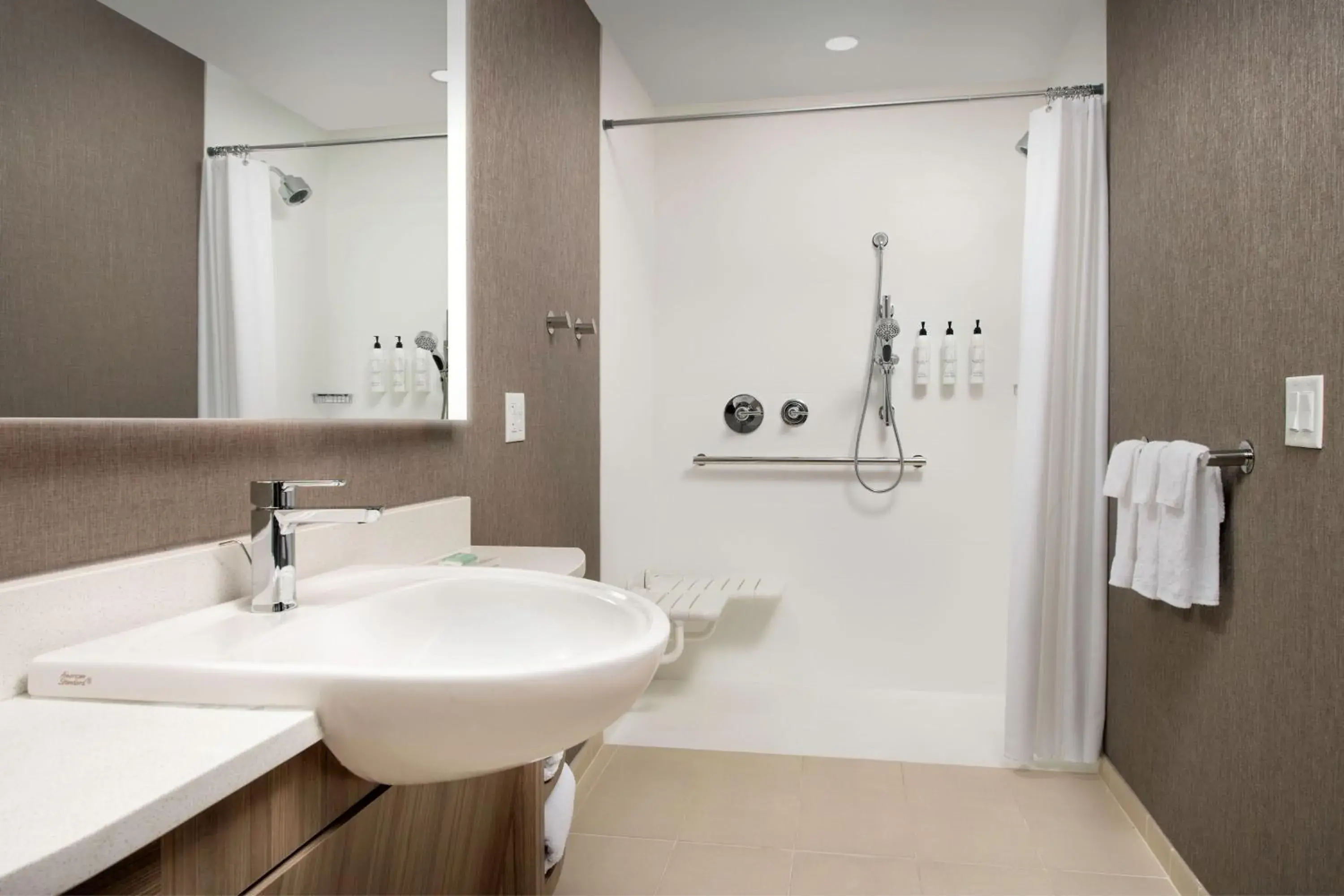 Bathroom in SpringHill Suites by Marriott Cincinnati Mason