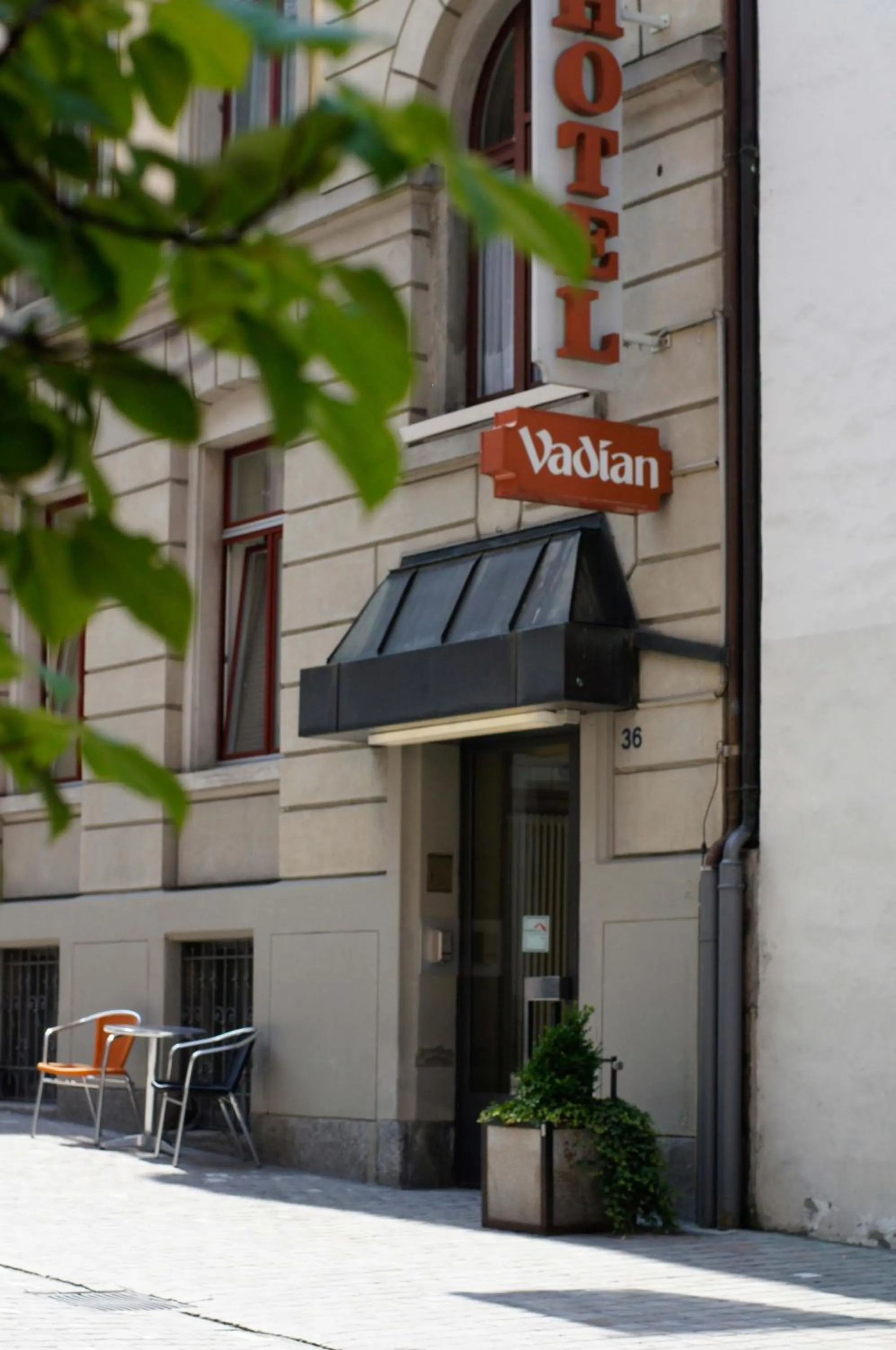 Facade/entrance in Hotel Vadian Garni