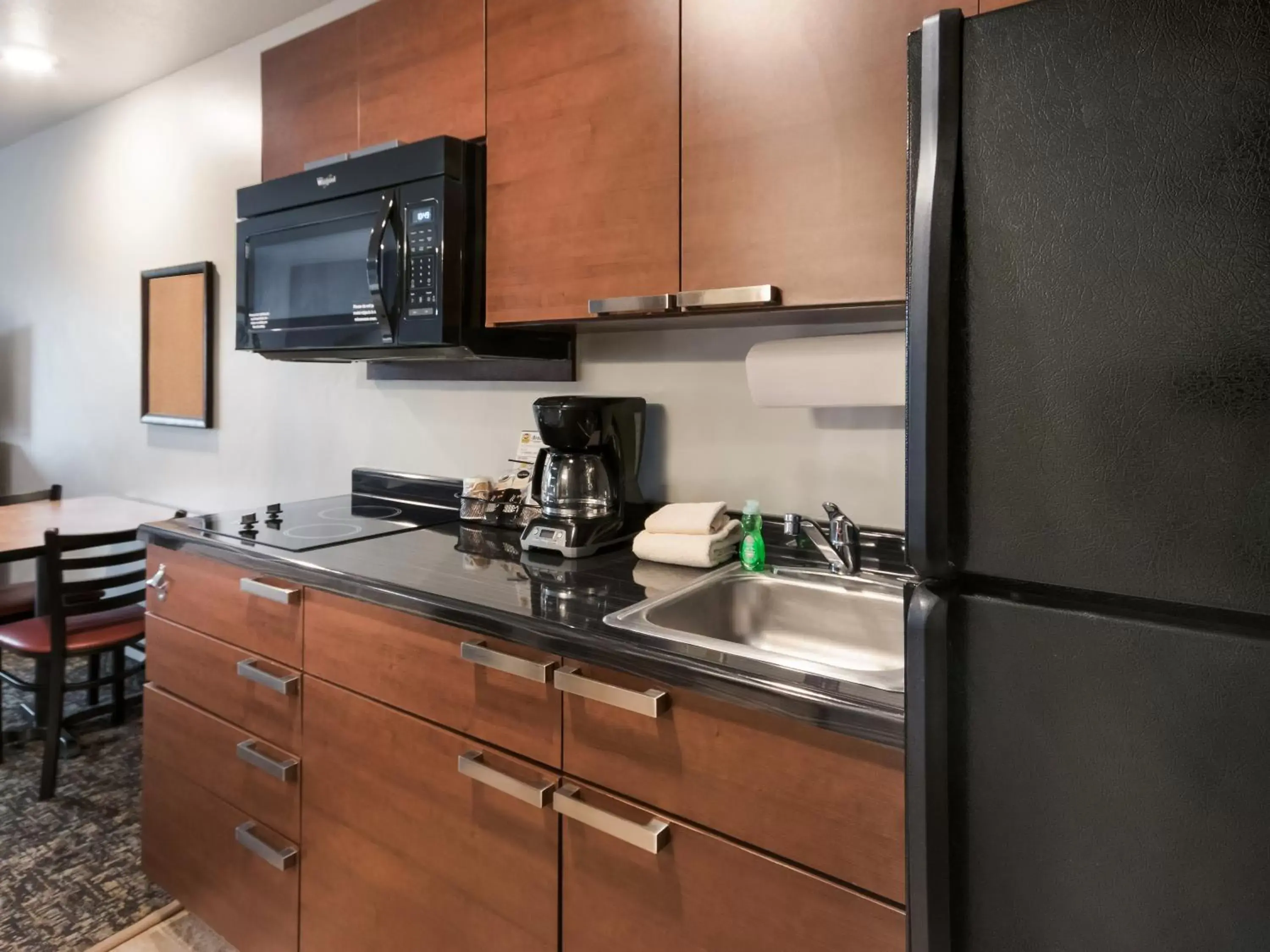 kitchen, Kitchen/Kitchenette in My Place Hotel-Davenport/Quad Cities, IA