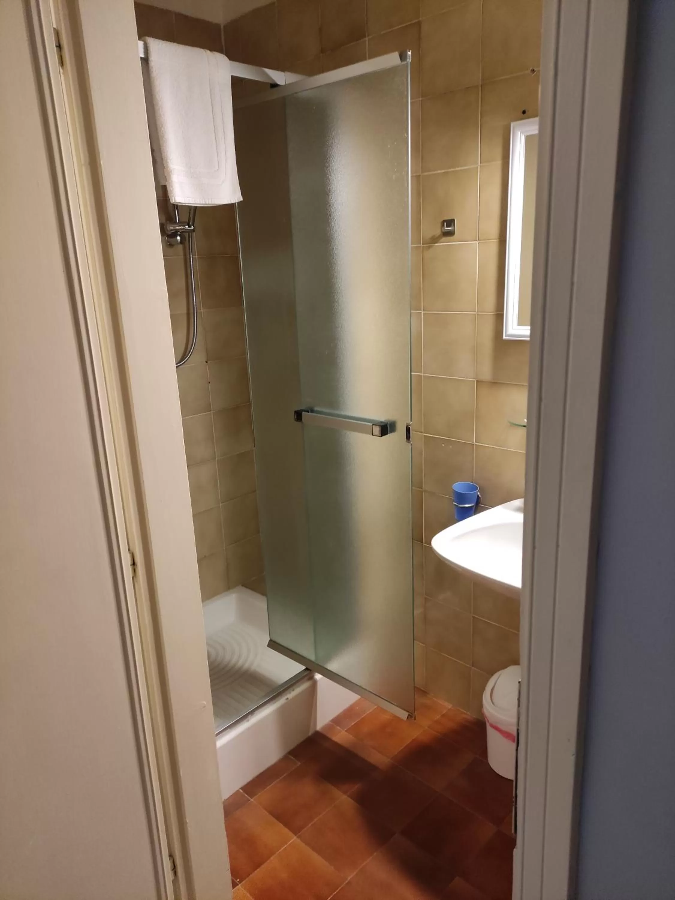 Shower in Hotel Big Bang