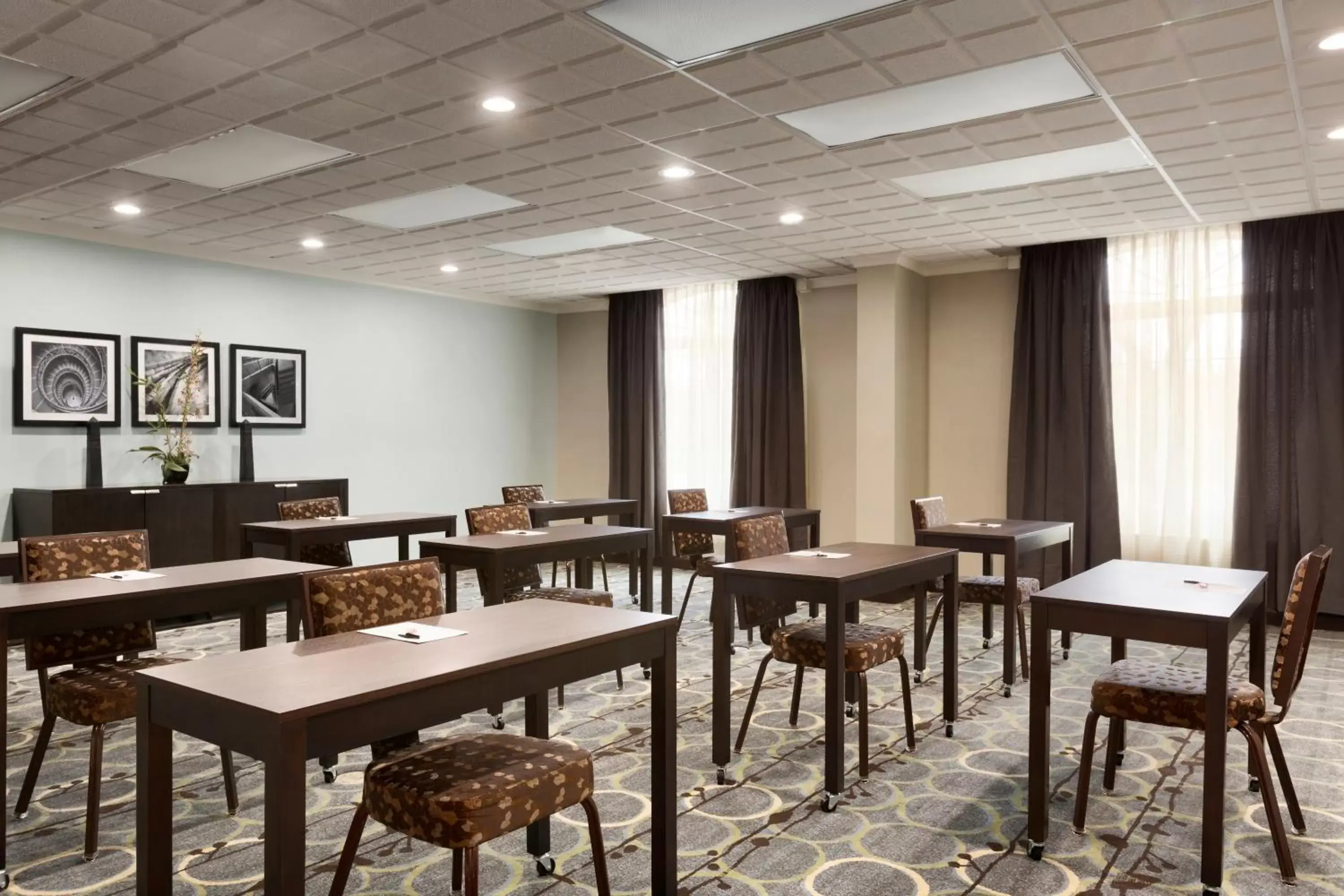 Business facilities, Restaurant/Places to Eat in SureStay Plus Hotel by Best Western Vero Beach