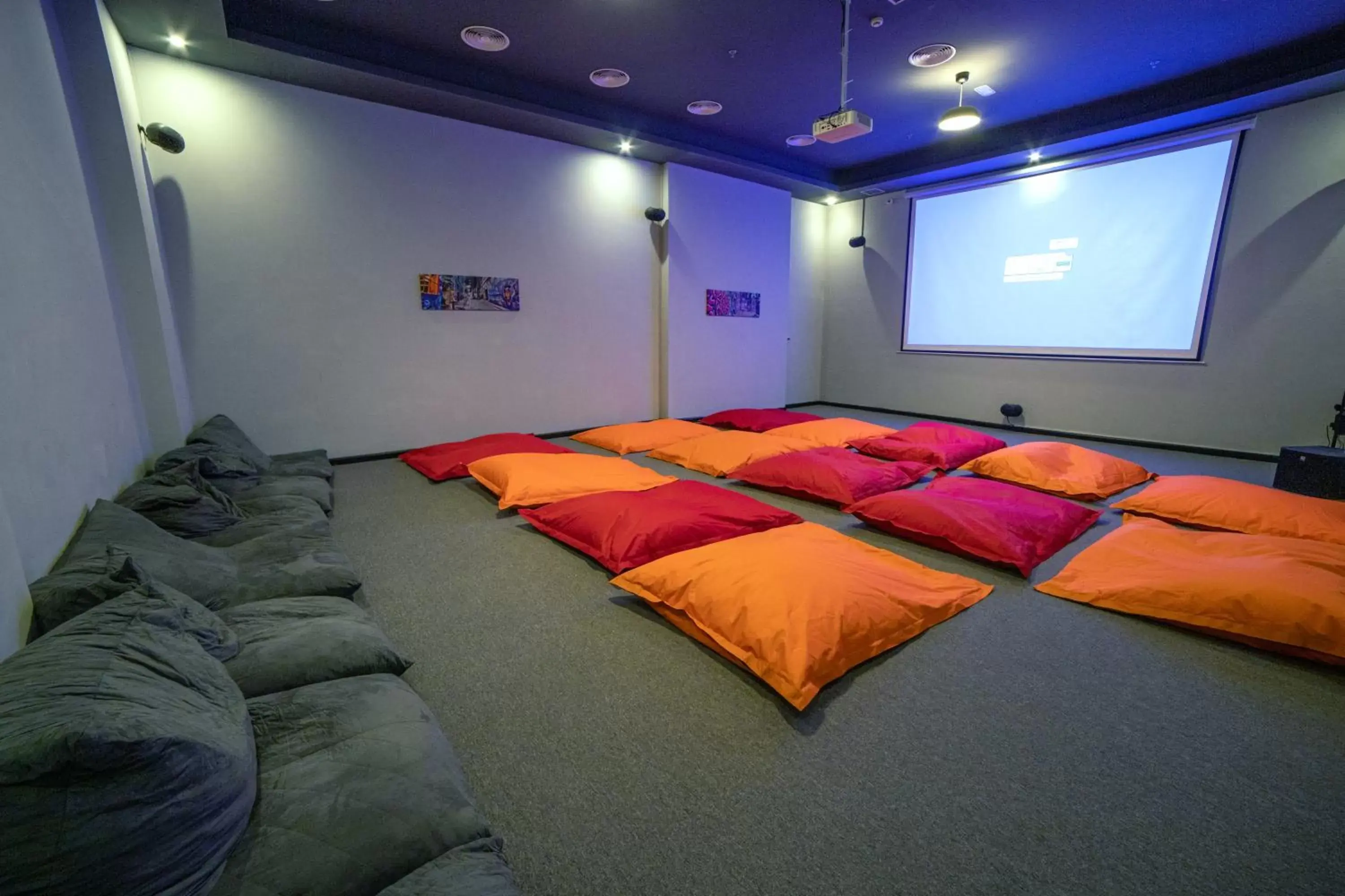 Communal lounge/ TV room, Bed in KSK Homes Hotel Dubai Academic City