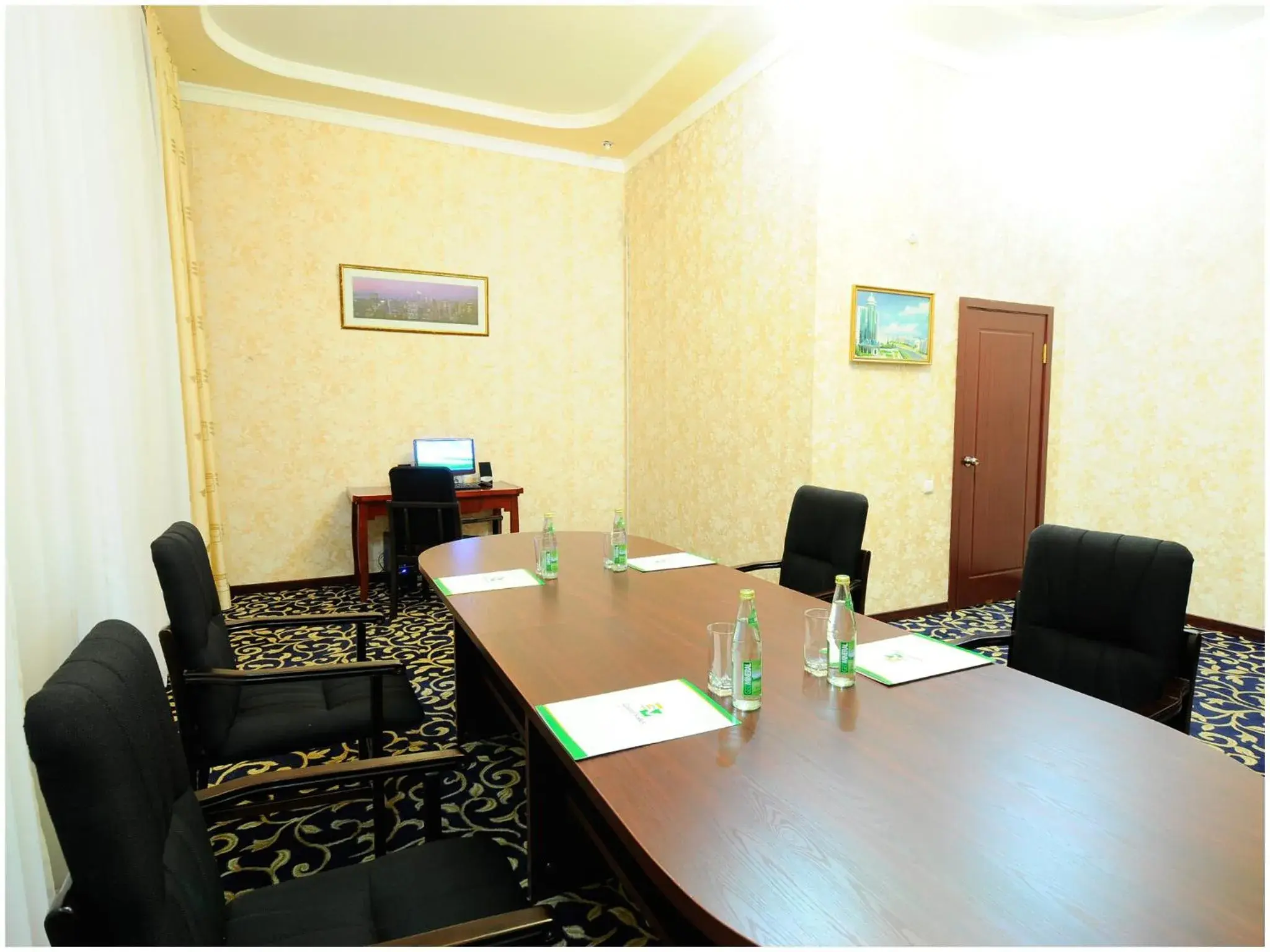 Business facilities in Golden Valley Hotel