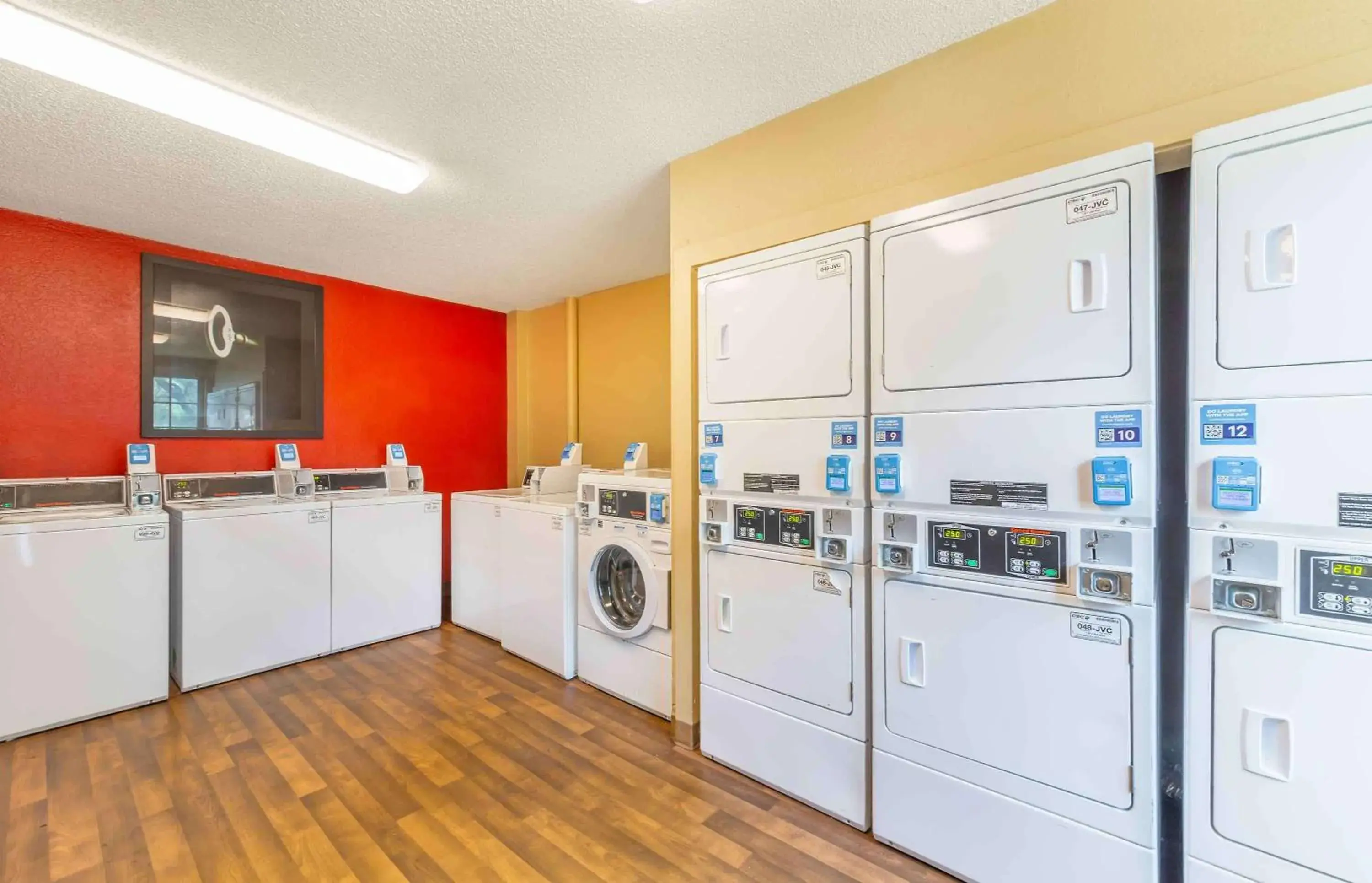 Property building, Kitchen/Kitchenette in Extended Stay America Suites - Fort Lauderdale - Tamarac