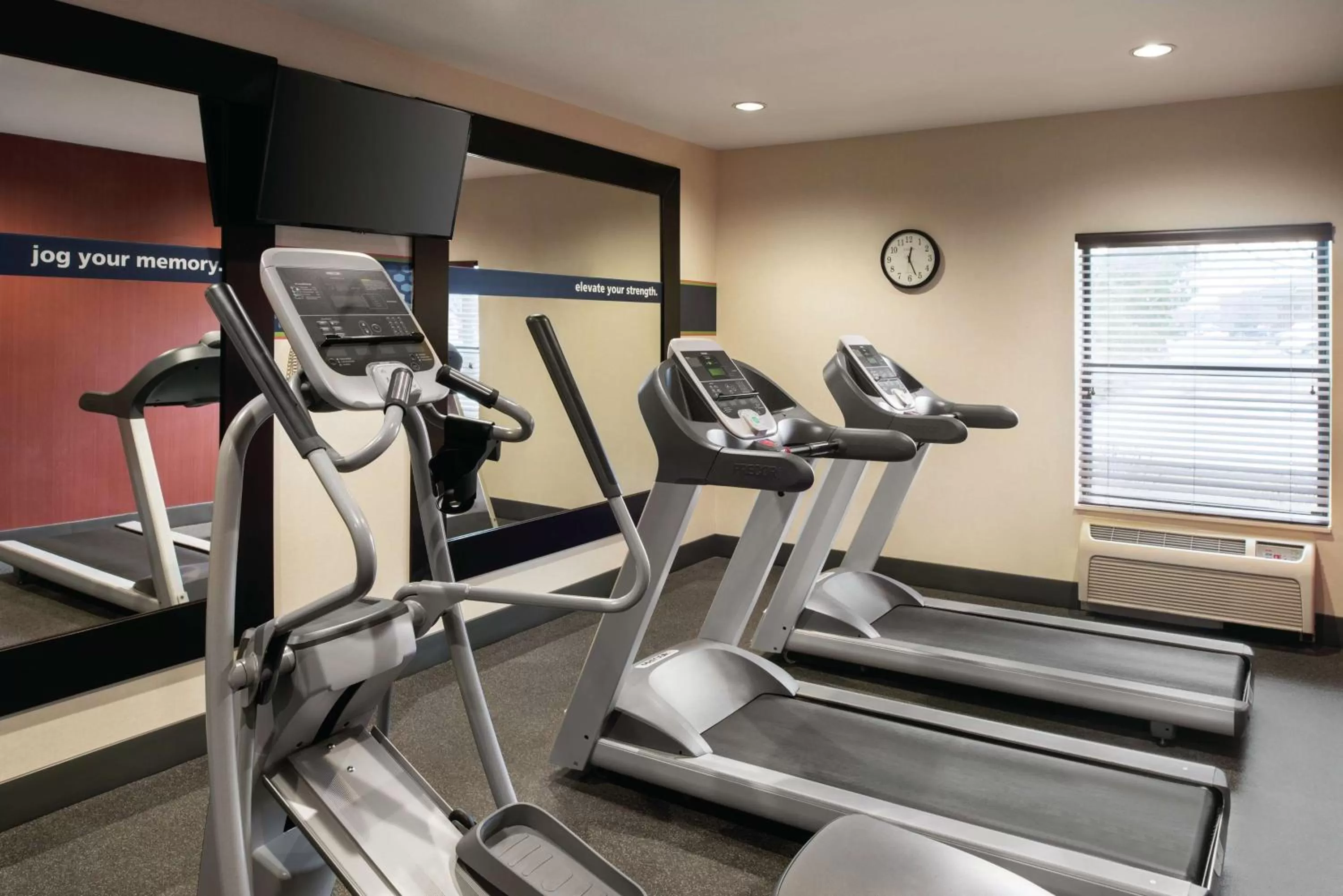 Fitness centre/facilities in Hampton Inn Chicago-Tinley Park