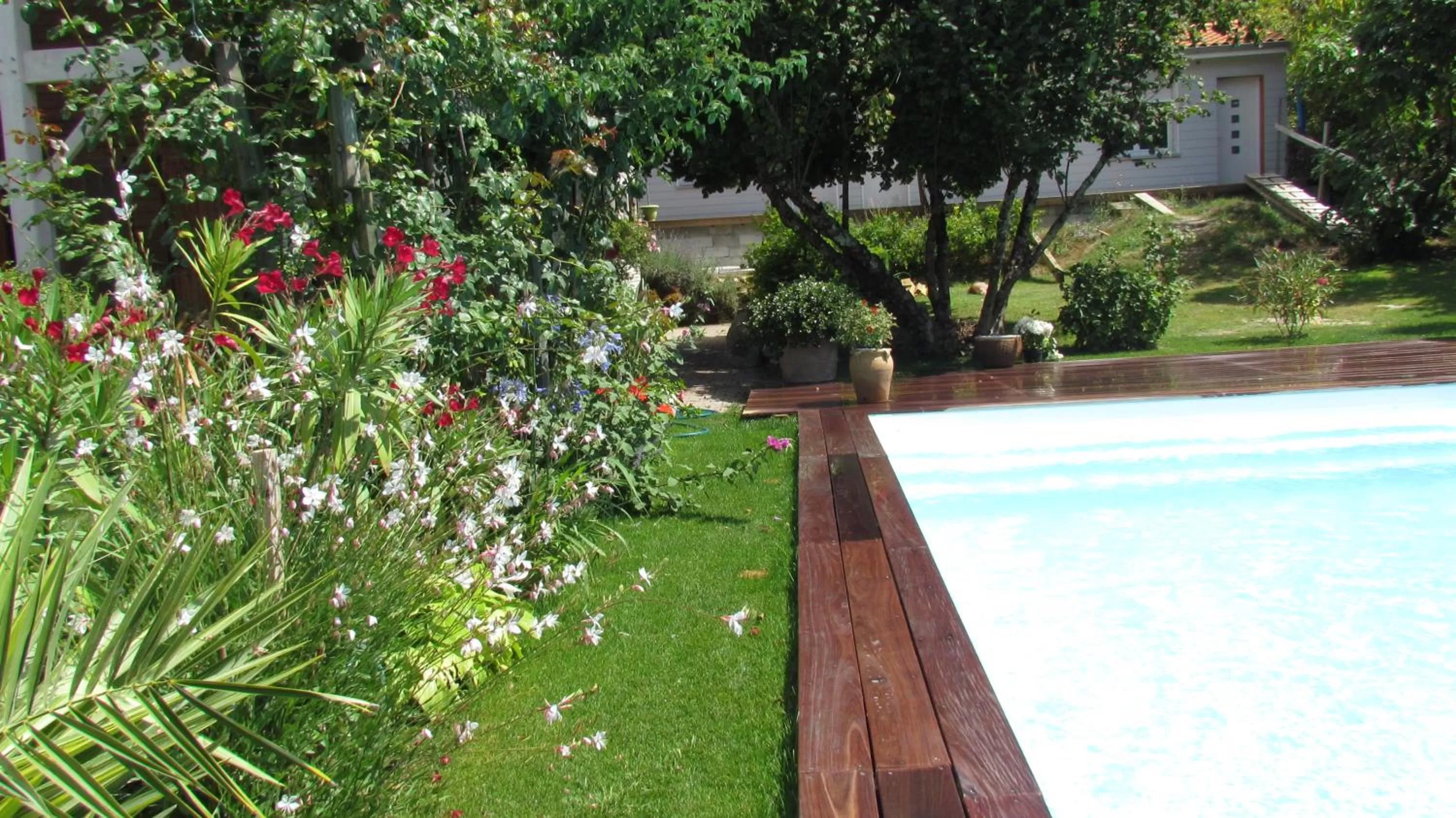 Pool view in Les Arums de Fondeminjean