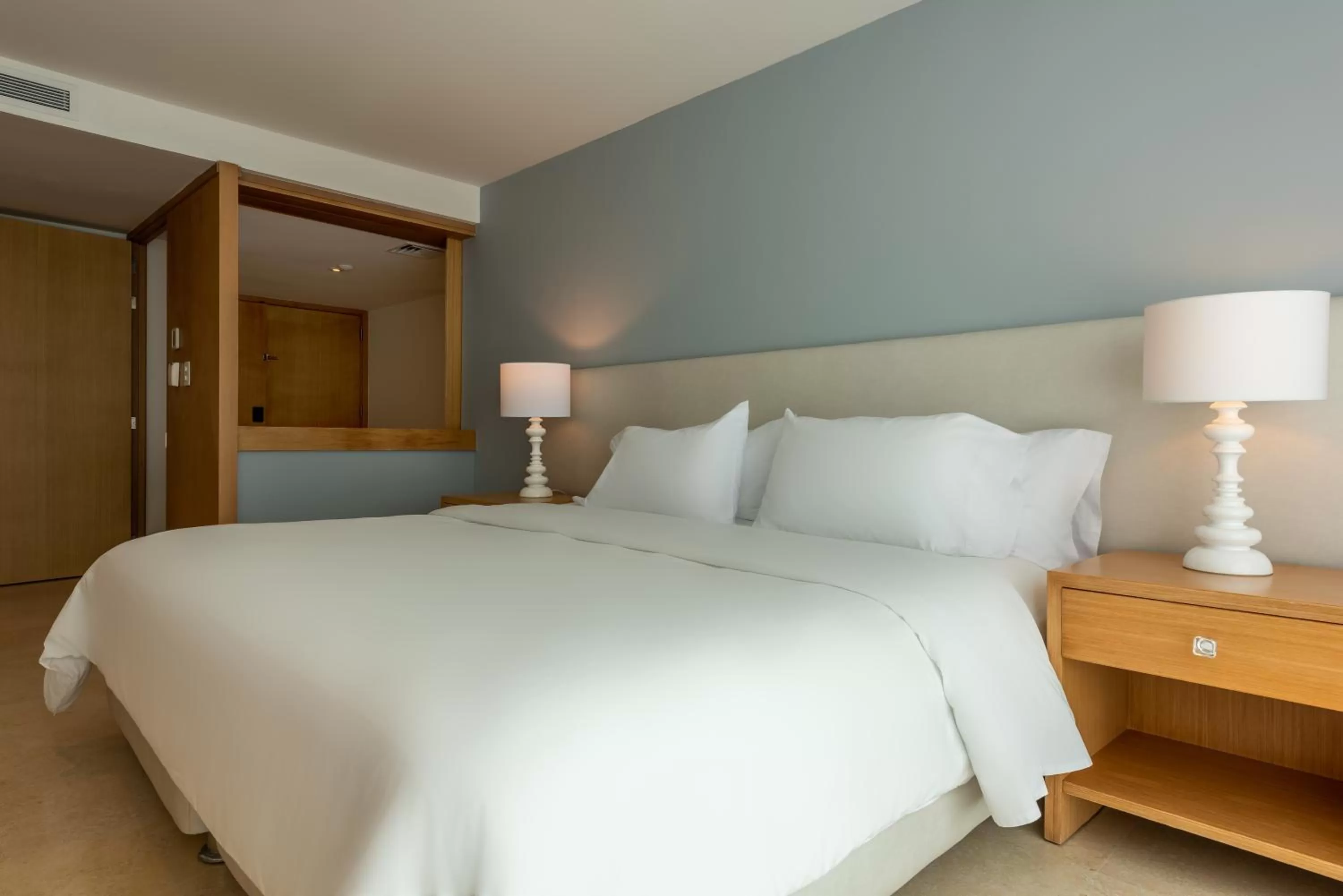 Photo of the whole room, Bed in Radisson Cartagena Ocean Pavillion Hotel