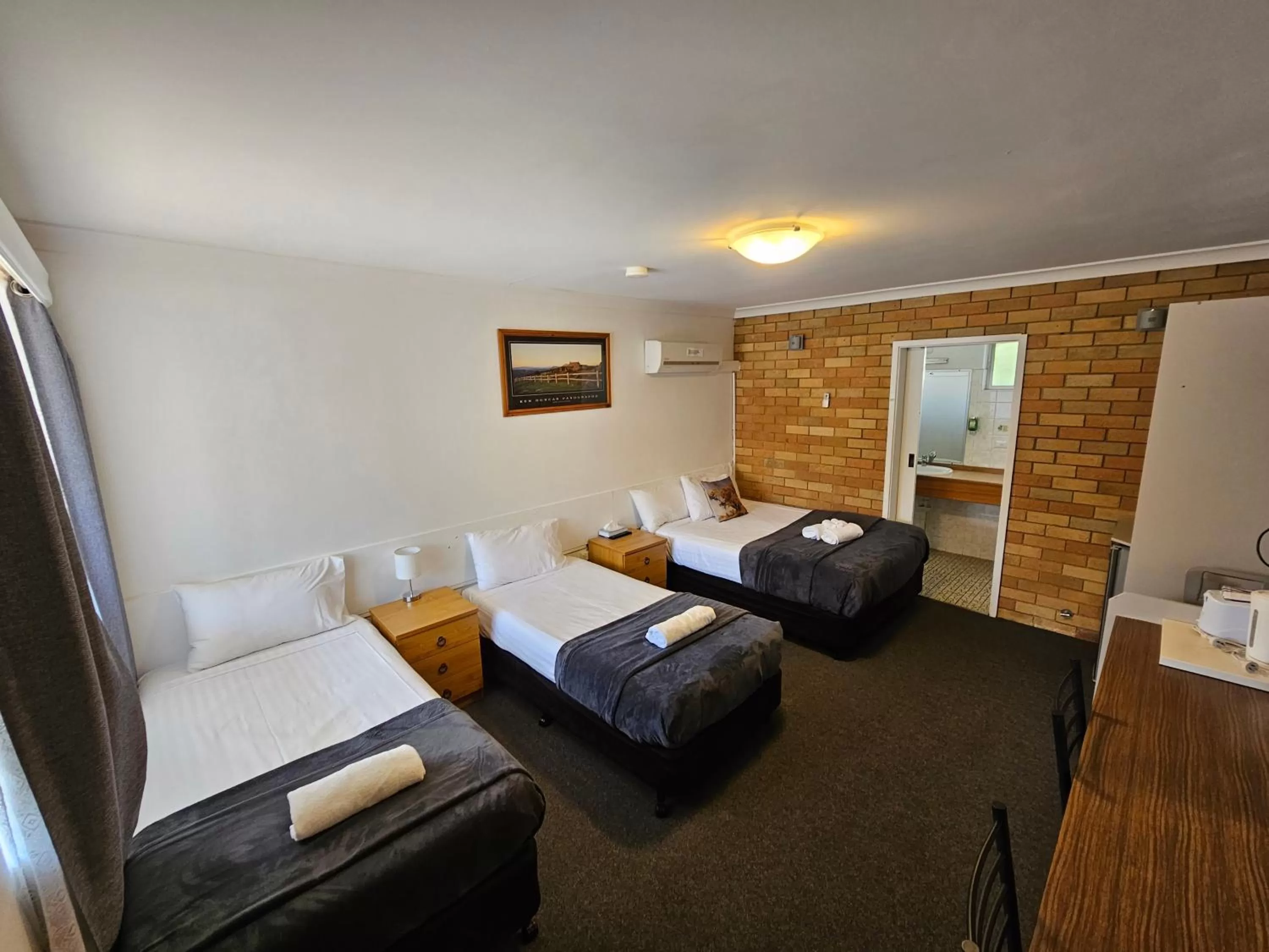 Photo of the whole room, Bed in Hunter Valley Motel