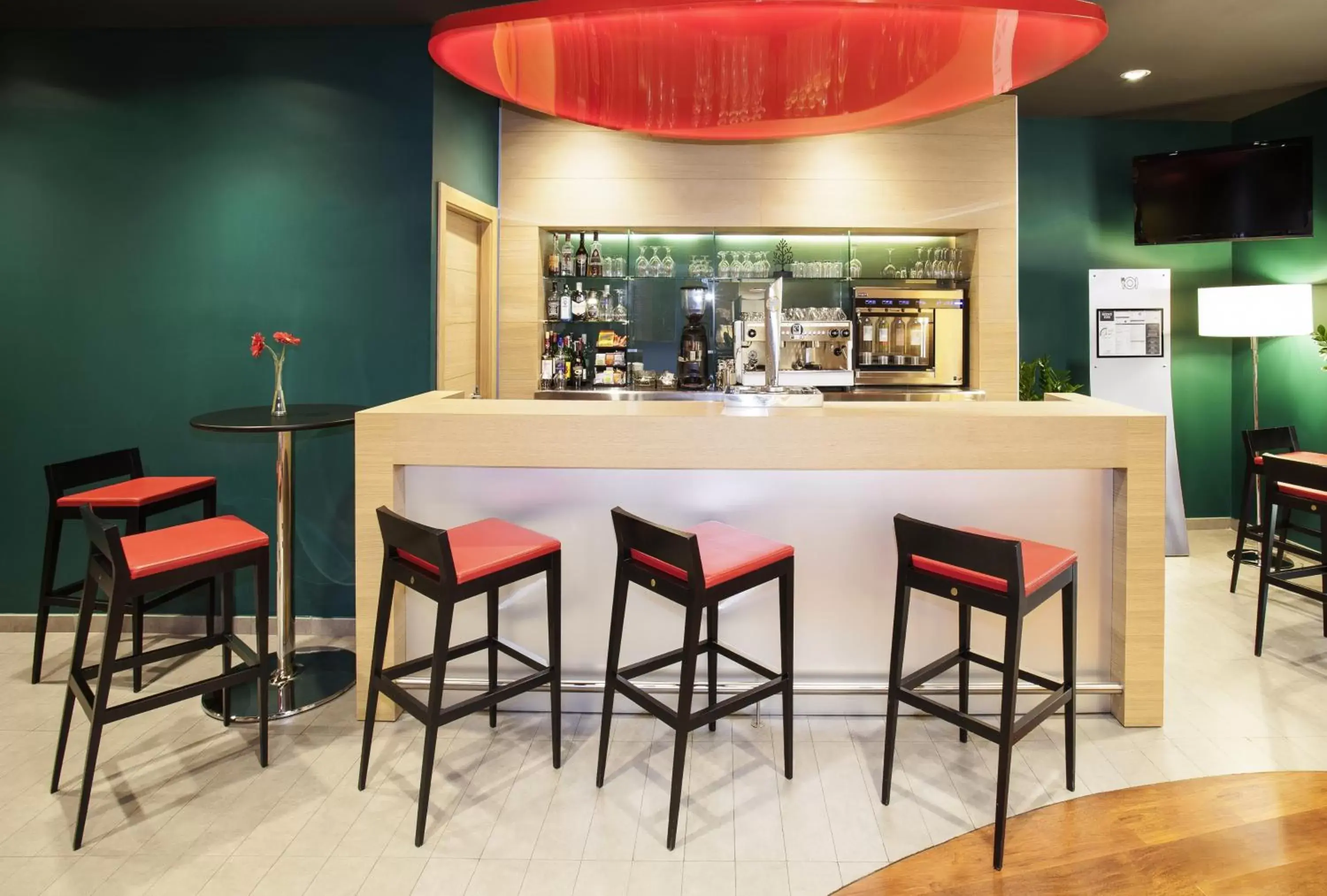 Area and facilities, Lounge/Bar in Ibis Madrid Centro las Ventas