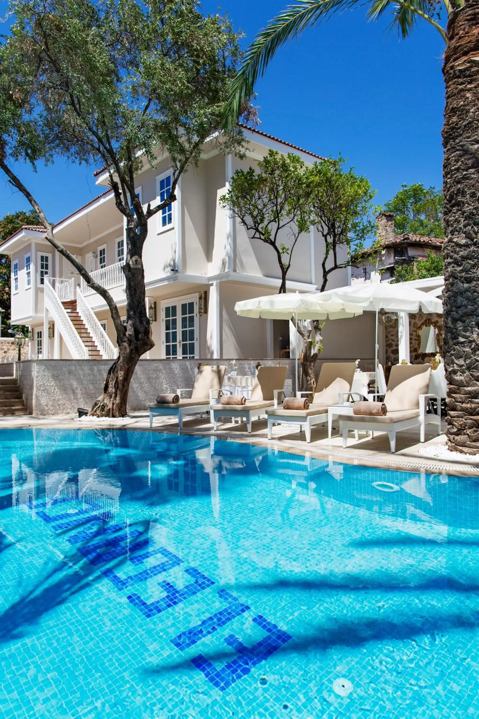 Facade/entrance, Swimming Pool in Elegance East Hotel