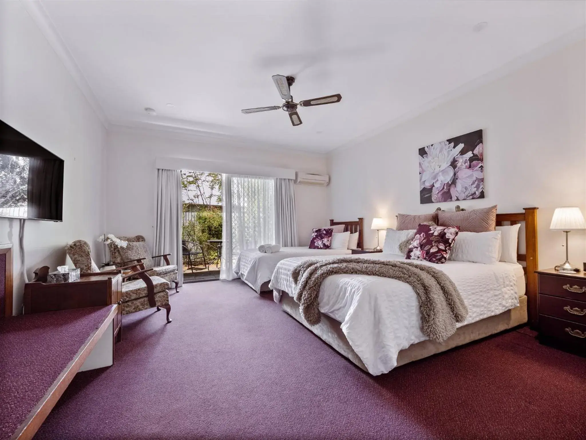 Photo of the whole room, Bed in The Noble Grape Guesthouse Photo of the whole room, Bed in The Noble Grape Guesthouse