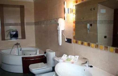 Bathroom in Hotel Palacio de la Magdalena